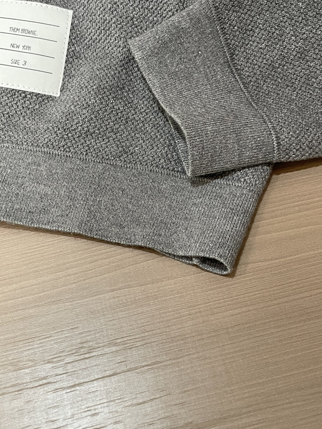 TB 新款开衫针织毛衣！经典永不过时！外观简洁干净，秋日可以单穿，深冬最为内搭！定制进口高支数羊毛混纺面