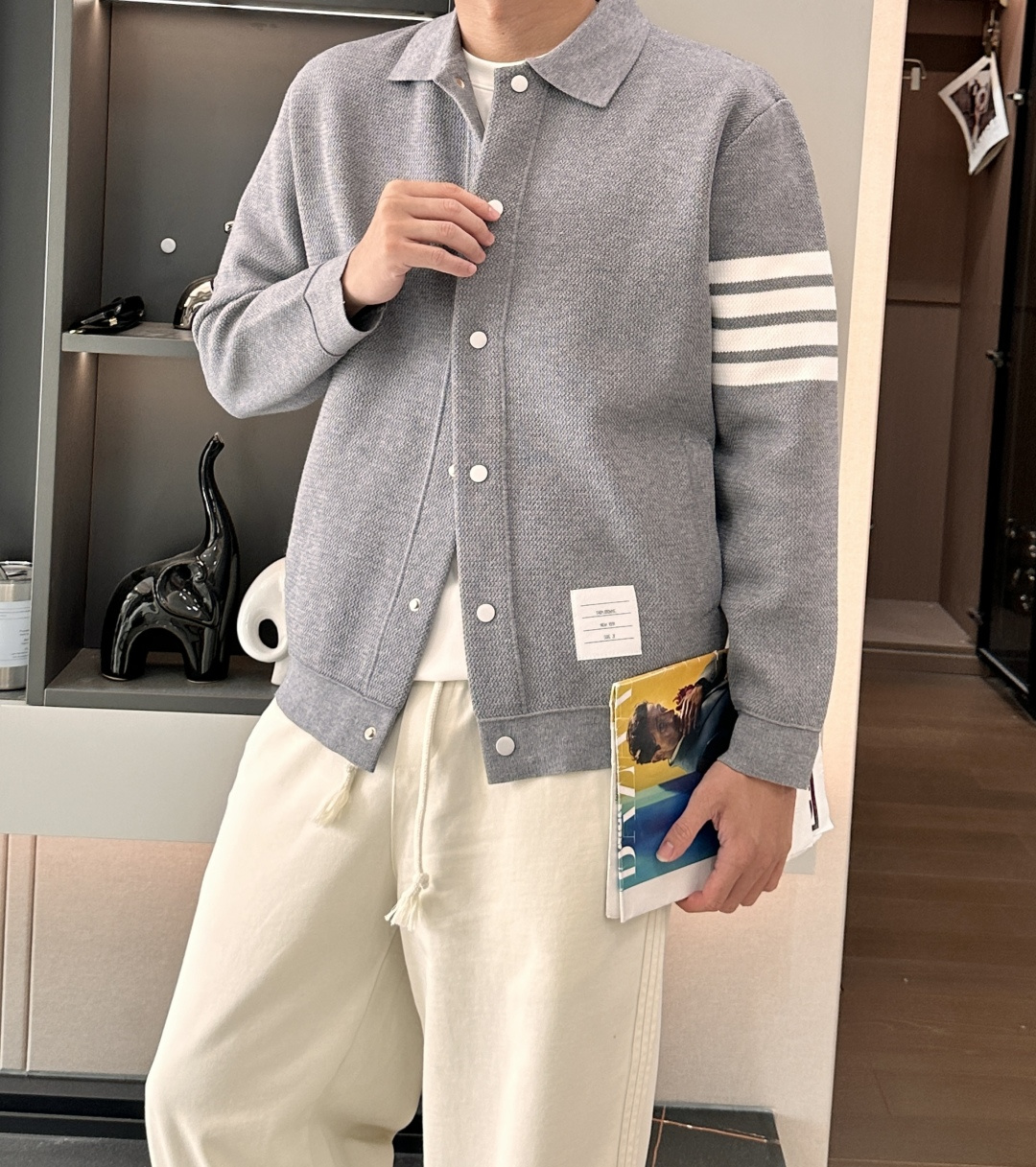 TB 新款开衫针织毛衣！经典永不过时！外观简洁干净，秋日可以单穿，深冬最为内搭！定制进口高支数羊毛混纺面