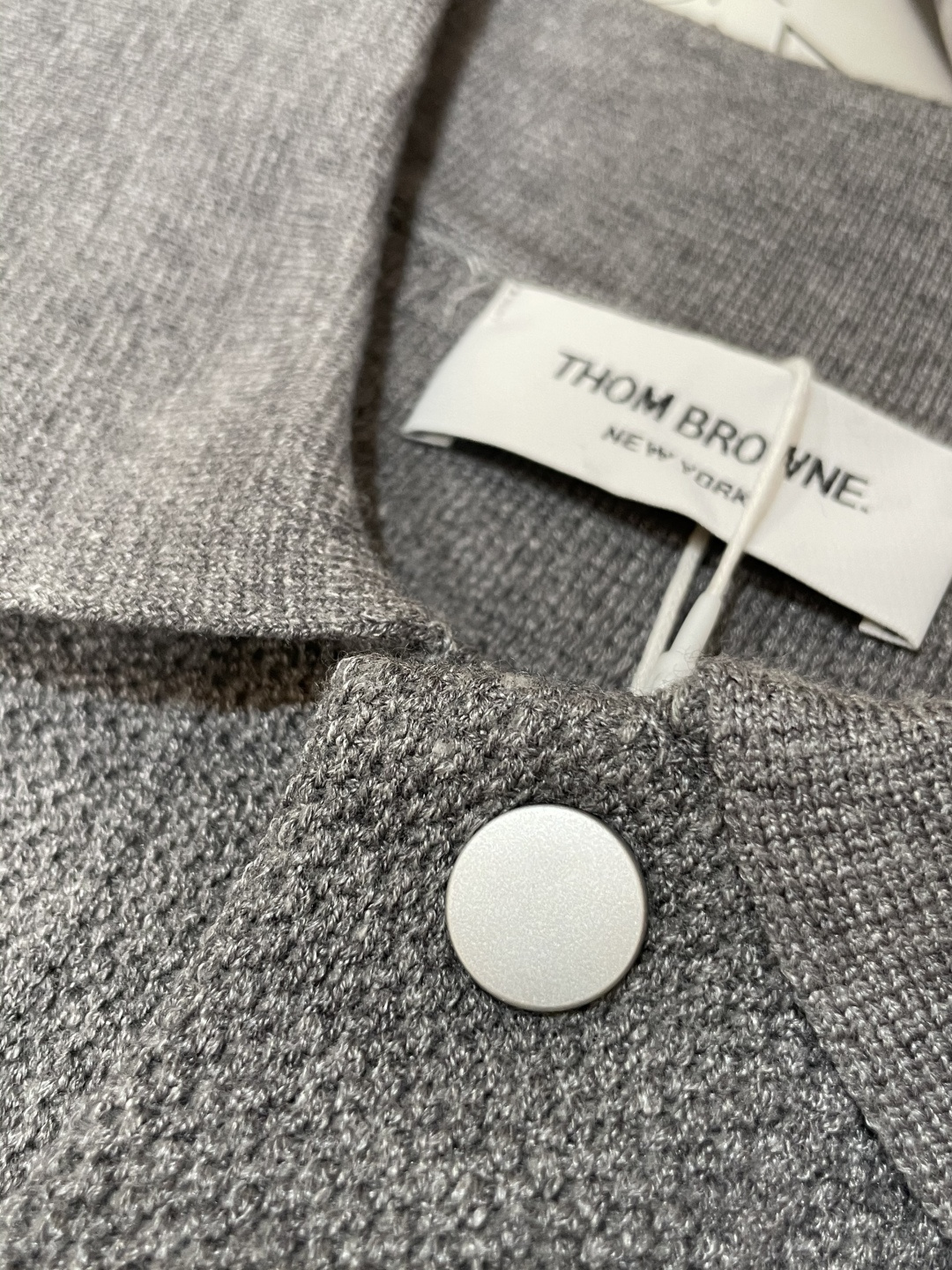 TB 新款开衫针织毛衣！经典永不过时！外观简洁干净，秋日可以单穿，深冬最为内搭！定制进口高支数羊毛混纺面