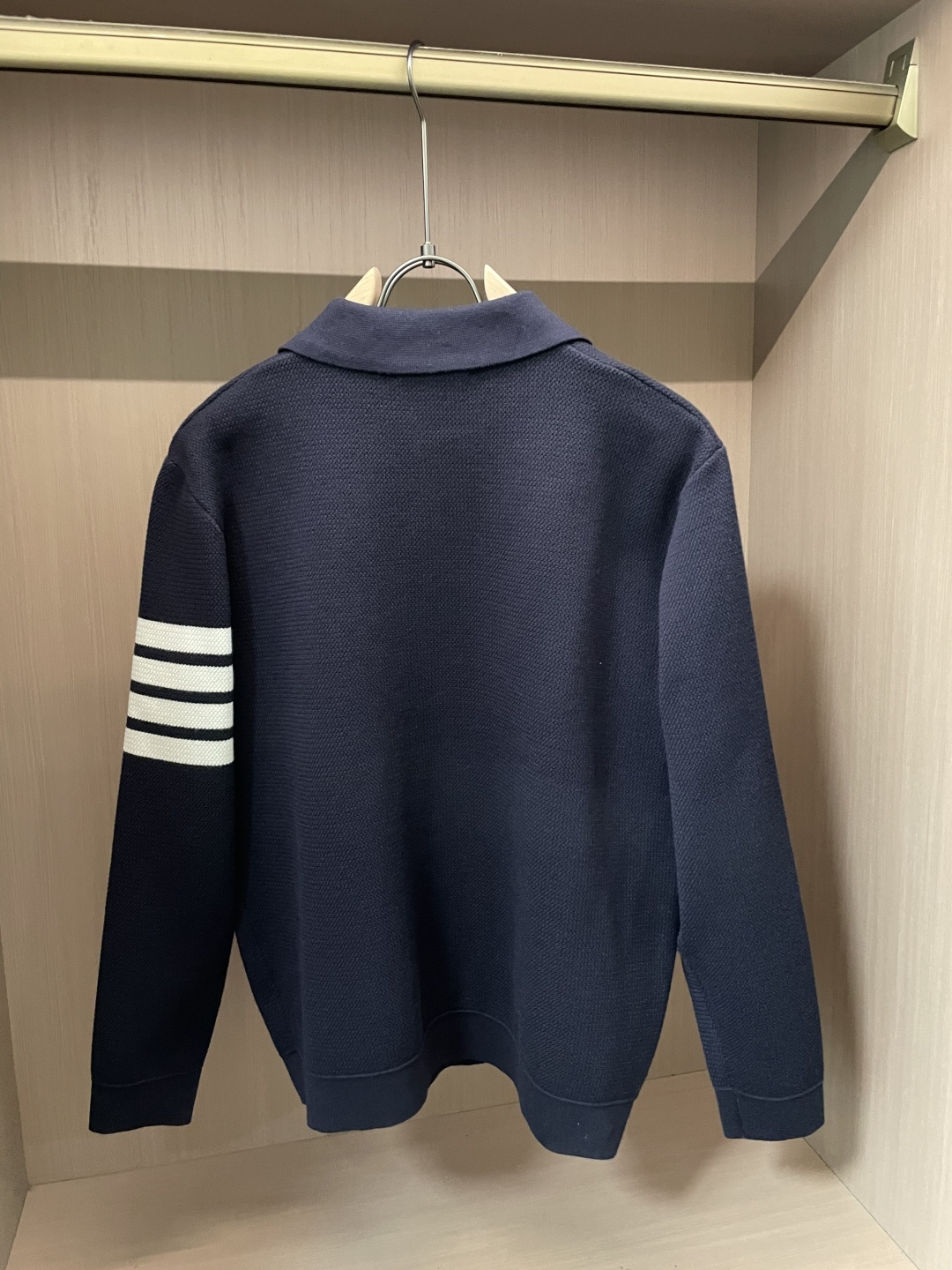 TB 新款开衫针织毛衣！经典永不过时！外观简洁干净，秋日可以单穿，深冬最为内搭！定制进口高支数羊毛混纺面