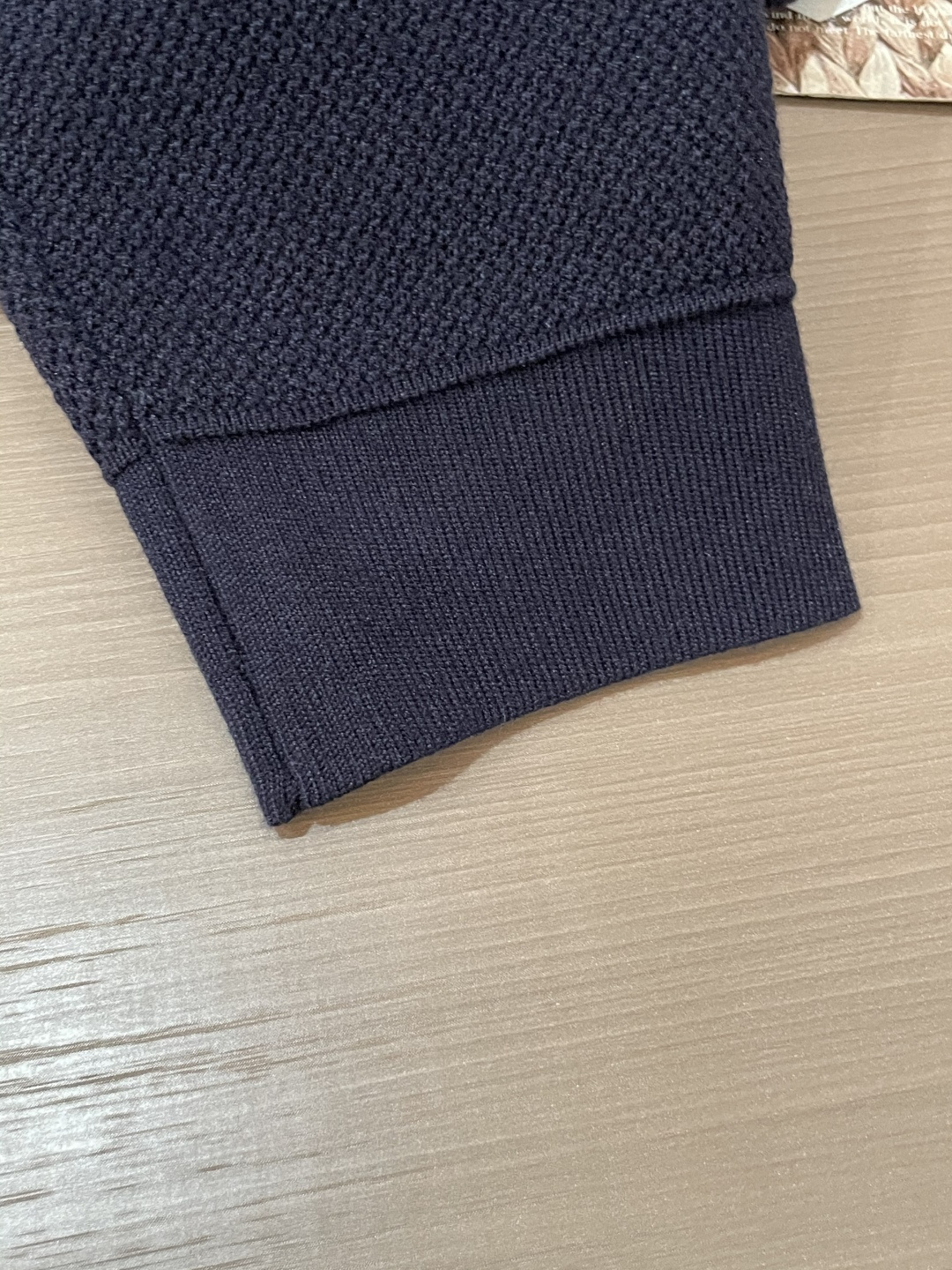 TB 新款开衫针织毛衣！经典永不过时！外观简洁干净，秋日可以单穿，深冬最为内搭！定制进口高支数羊毛混纺面