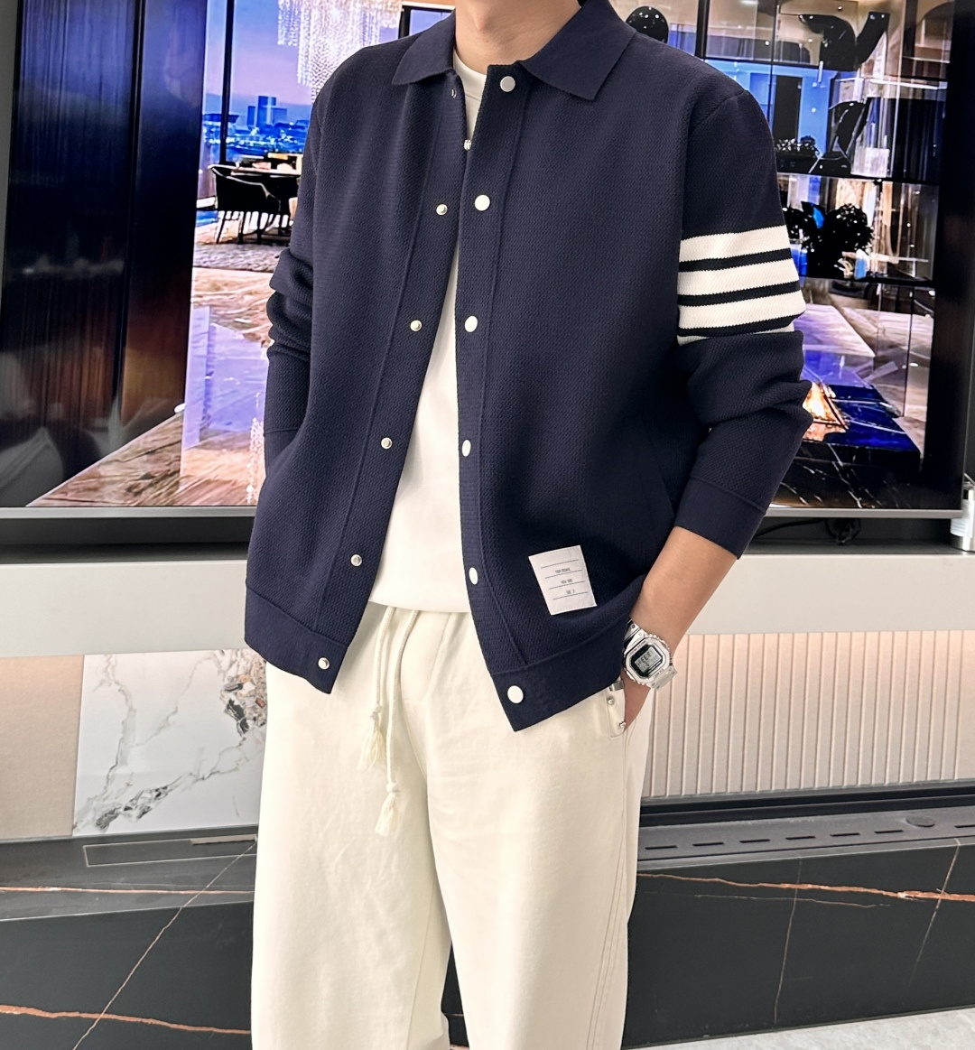 TB 新款开衫针织毛衣！经典永不过时！外观简洁干净，秋日可以单穿，深冬最为内搭！定制进口高支数羊毛混纺面