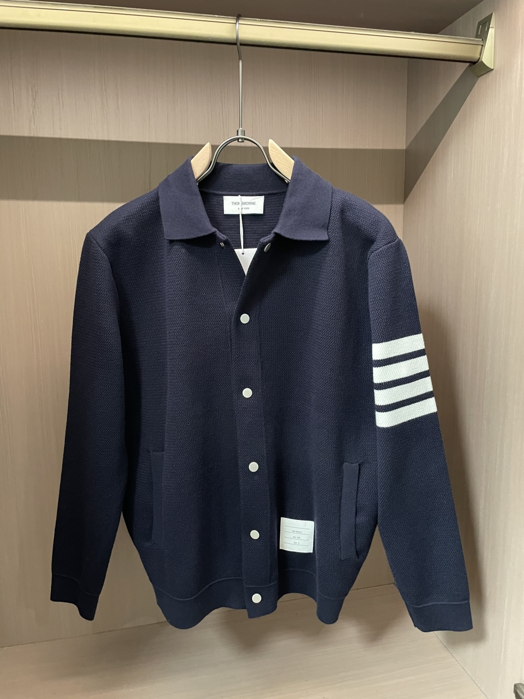 TB 新款开衫针织毛衣！经典永不过时！外观简洁干净，秋日可以单穿，深冬最为内搭！定制进口高支数羊毛混纺面