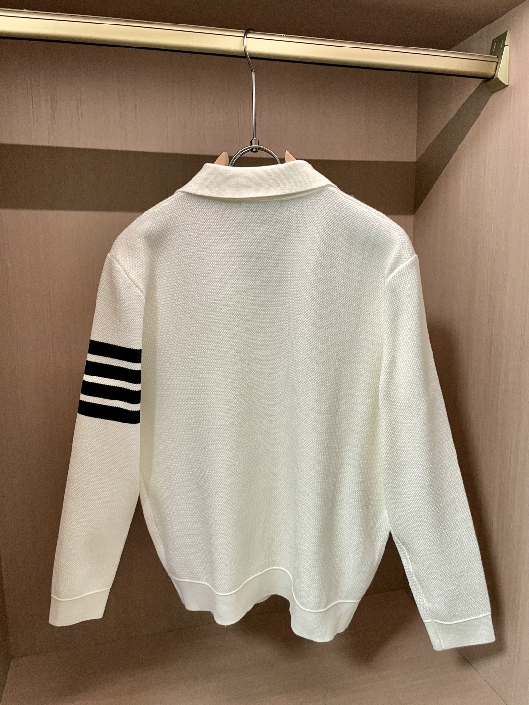 TB 新款开衫针织毛衣！经典永不过时！外观简洁干净，秋日可以单穿，深冬最为内搭！定制进口高支数羊毛混纺面