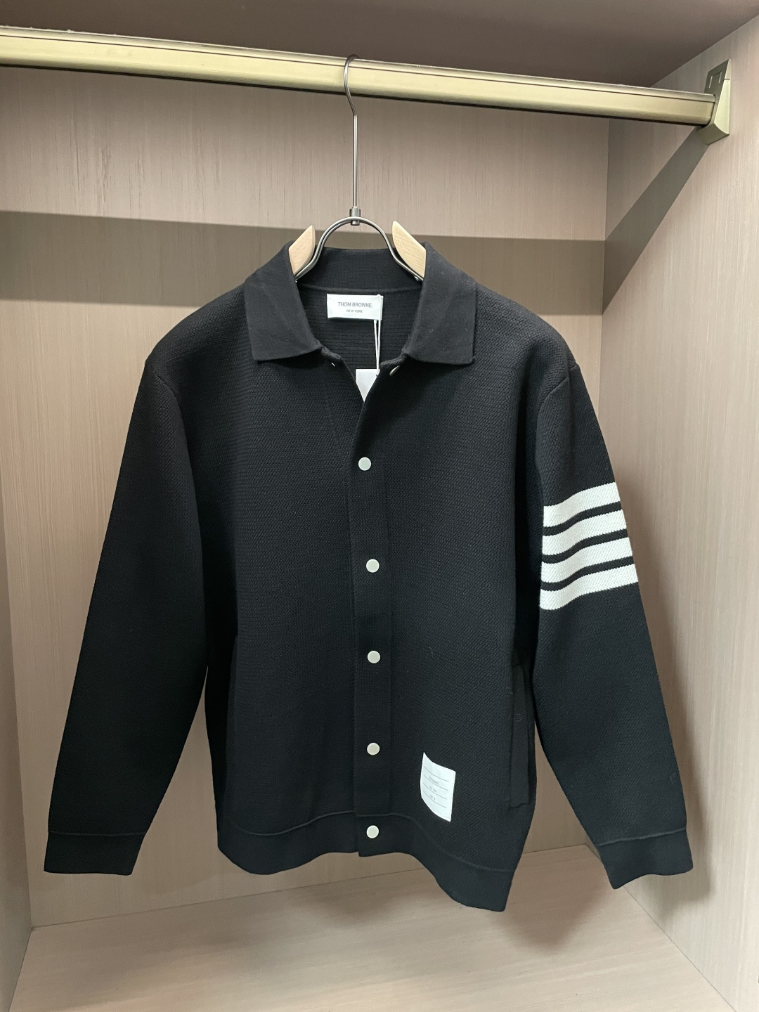 TB 新款开衫针织毛衣！经典永不过时！外观简洁干净，秋日可以单穿，深冬最为内搭！定制进口高支数羊毛混纺面