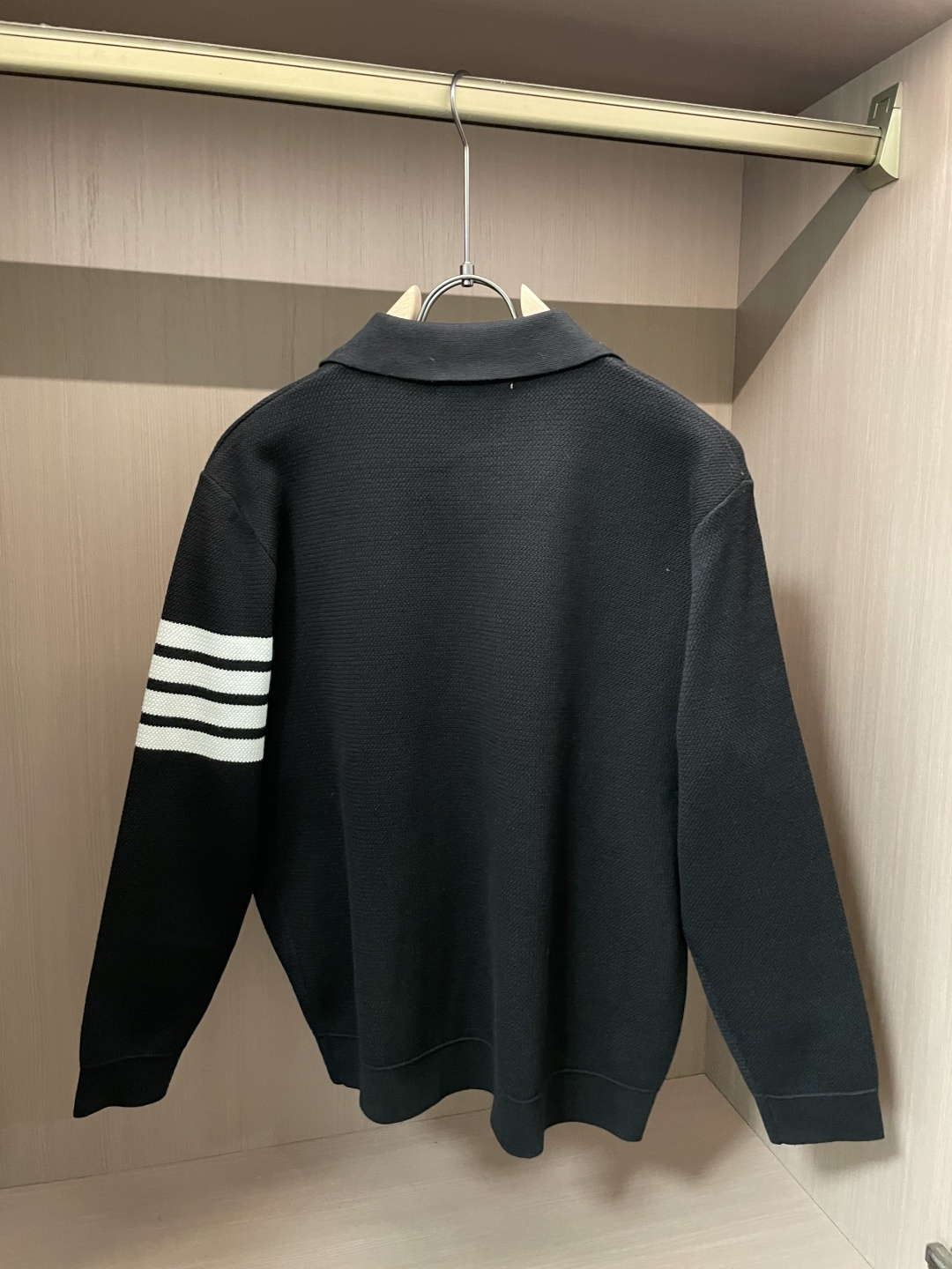 TB 新款开衫针织毛衣！经典永不过时！外观简洁干净，秋日可以单穿，深冬最为内搭！定制进口高支数羊毛混纺面