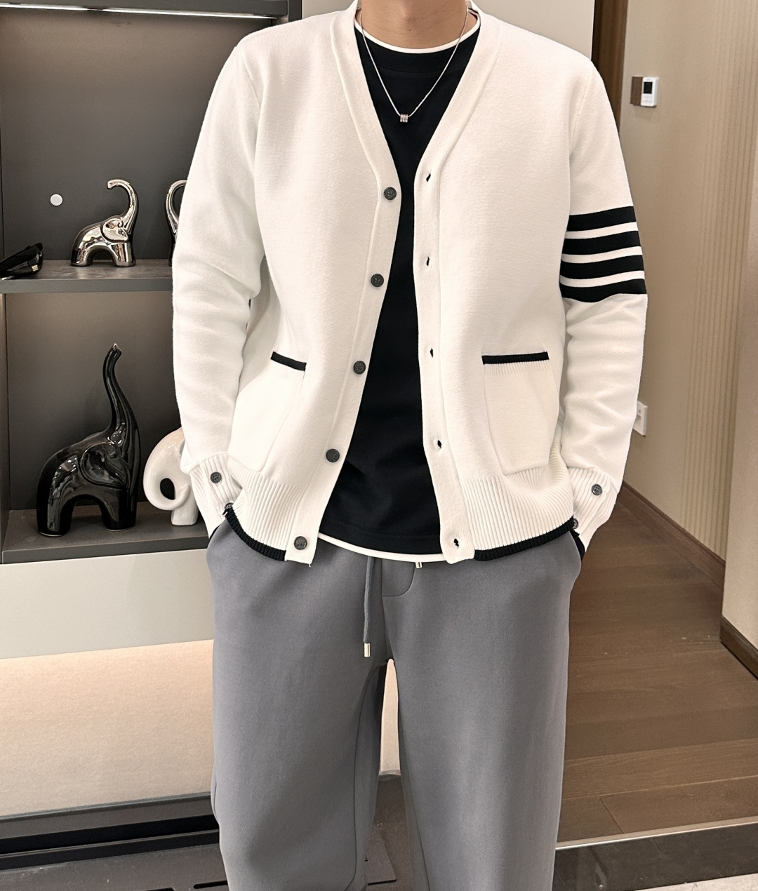 TB 新款开衫针织毛衣！经典永不过时！外观简洁干净，秋日可以单穿，深冬最为内搭！定制进口高支数羊毛混纺面