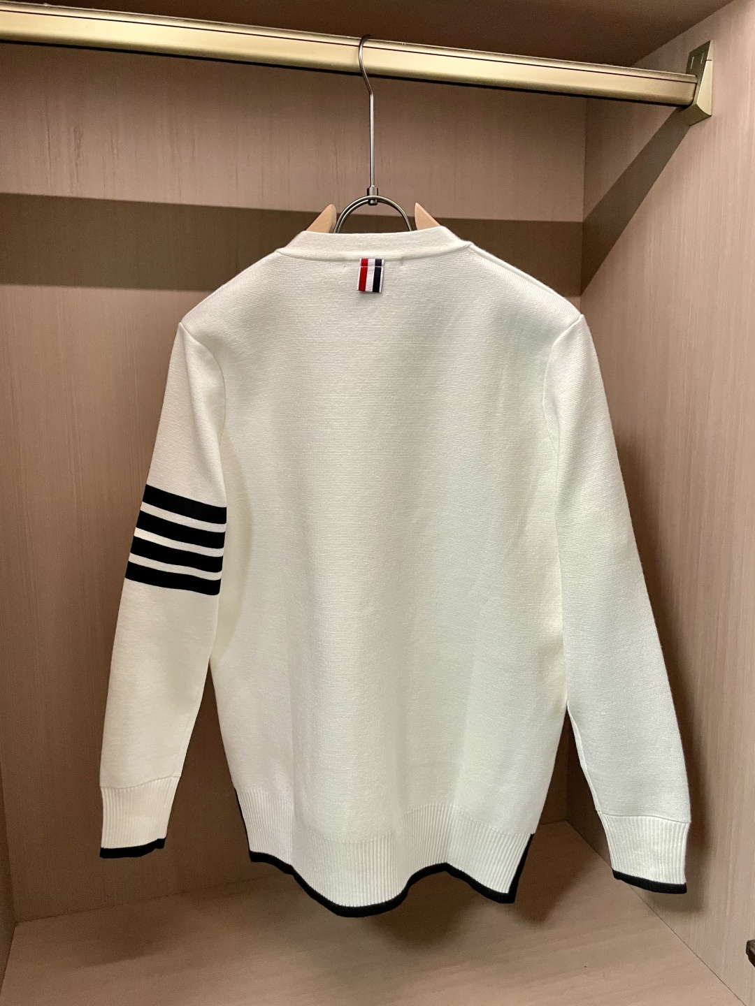 TB 新款开衫针织毛衣！经典永不过时！外观简洁干净，秋日可以单穿，深冬最为内搭！定制进口高支数羊毛混纺面