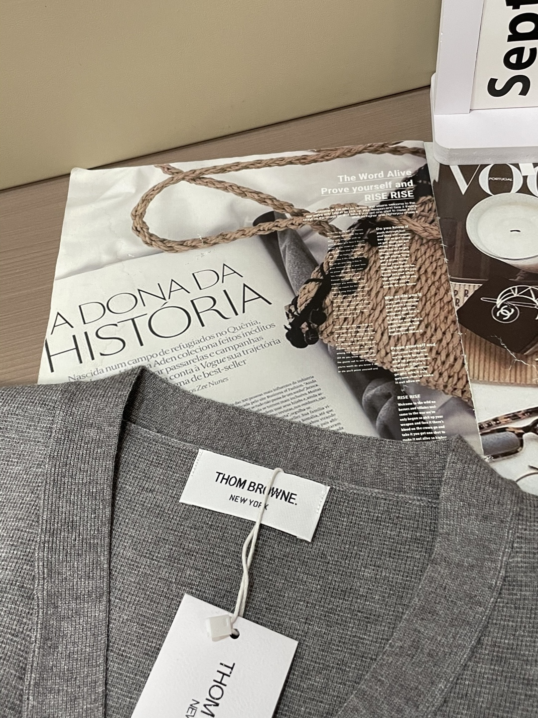 TB 新款开衫针织毛衣！经典永不过时！外观简洁干净，秋日可以单穿，深冬最为内搭！定制进口高支数羊毛混纺面