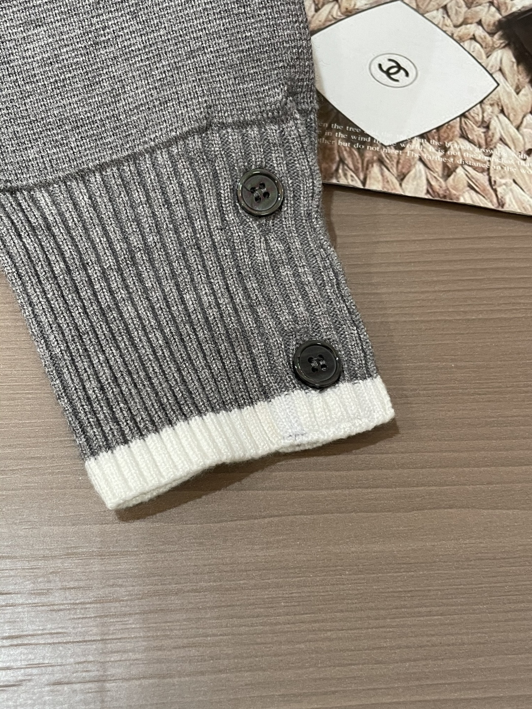 TB 新款开衫针织毛衣！经典永不过时！外观简洁干净，秋日可以单穿，深冬最为内搭！定制进口高支数羊毛混纺面