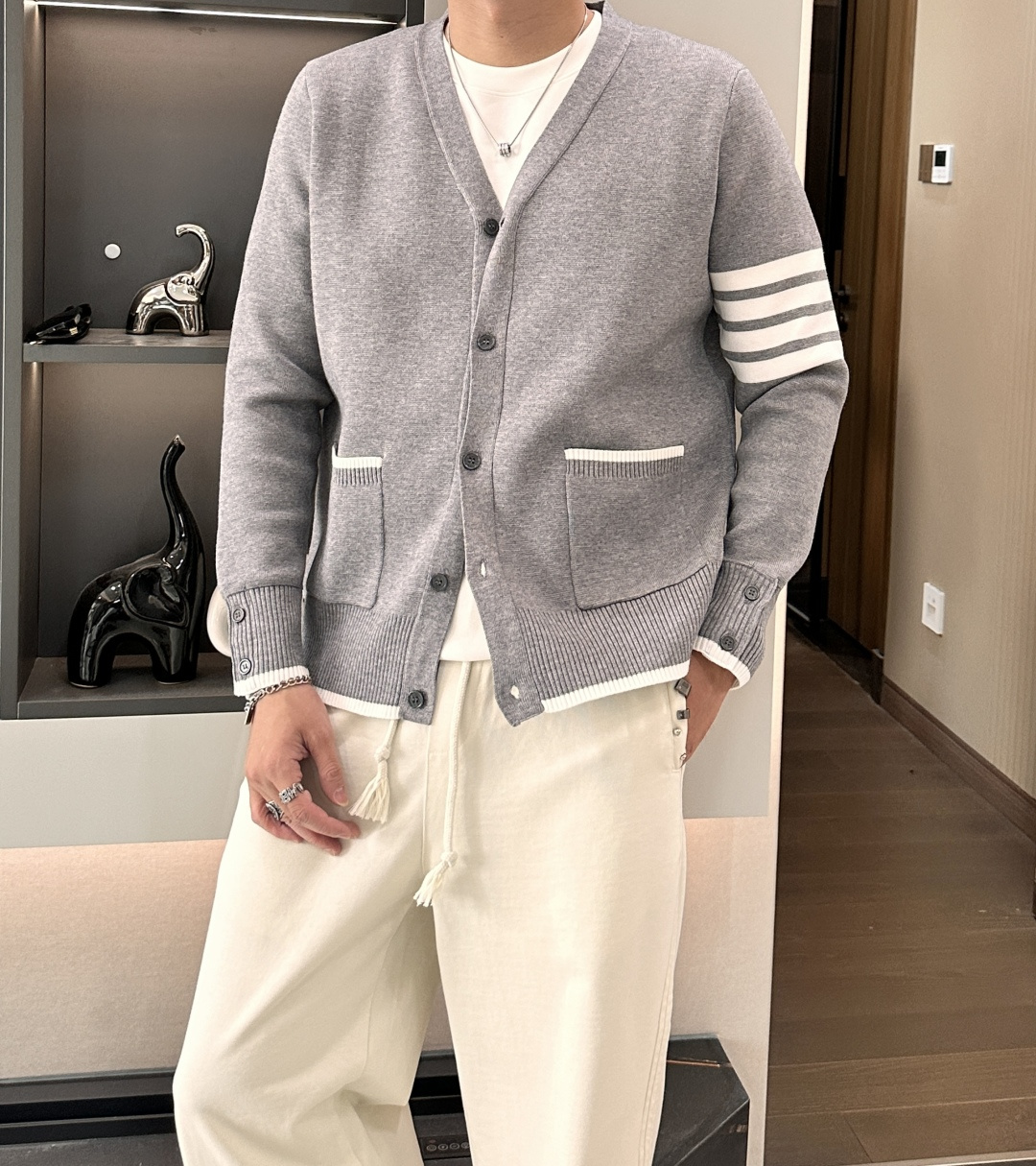 TB 新款开衫针织毛衣！经典永不过时！外观简洁干净，秋日可以单穿，深冬最为内搭！定制进口高支数羊毛混纺面