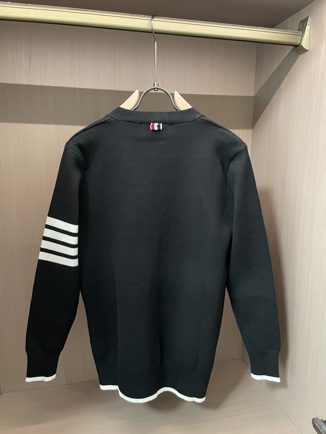 TB 新款开衫针织毛衣！经典永不过时！外观简洁干净，秋日可以单穿，深冬最为内搭！定制进口高支数羊毛混纺面