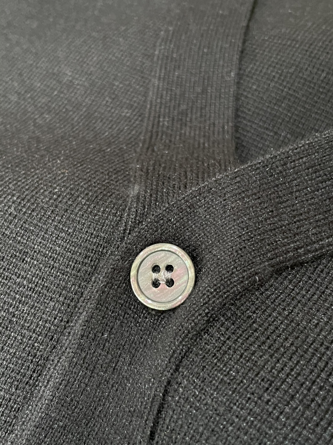 TB 新款开衫针织毛衣！经典永不过时！外观简洁干净，秋日可以单穿，深冬最为内搭！定制进口高支数羊毛混纺面