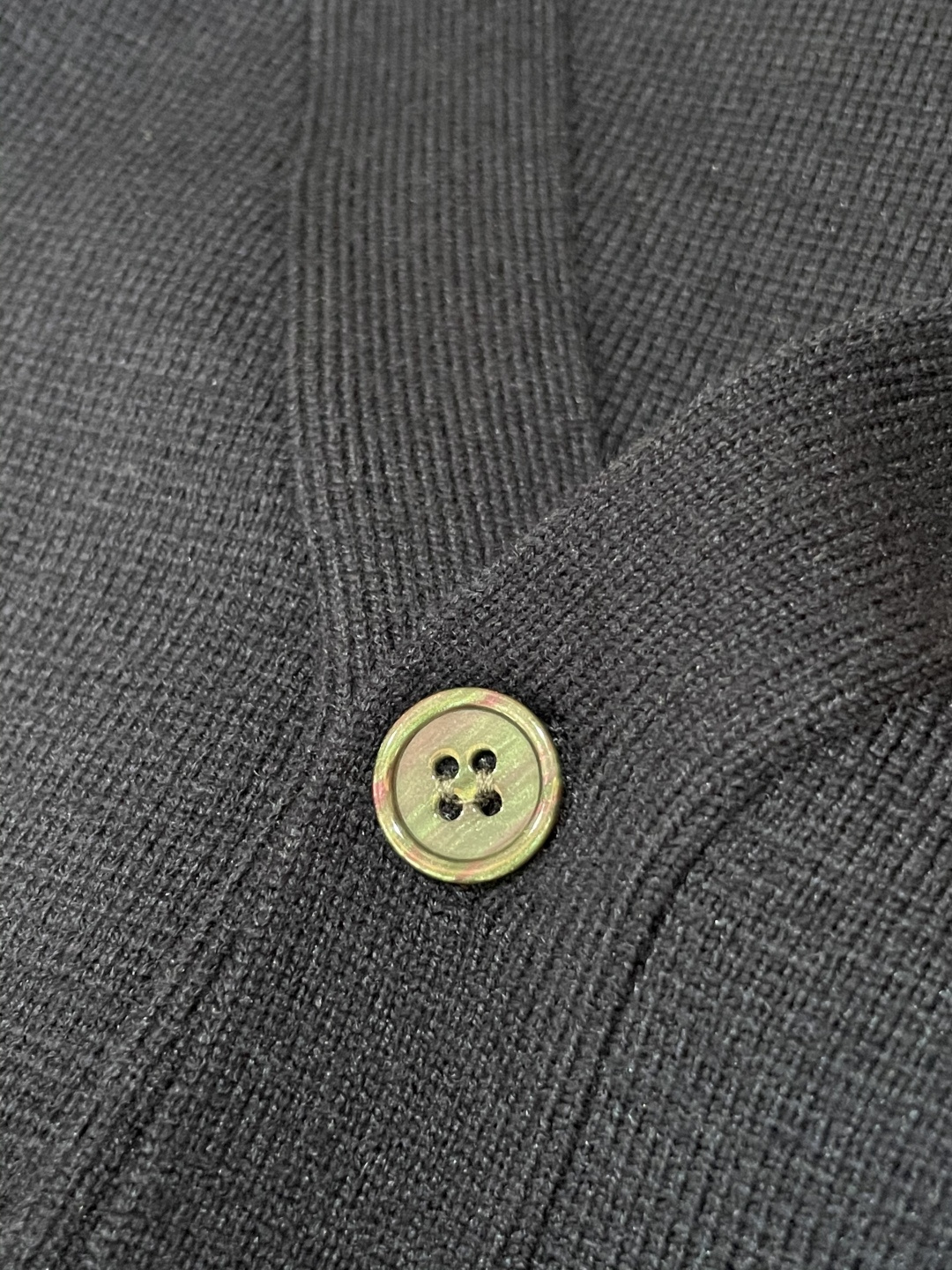 TB 新款开衫针织毛衣！经典永不过时！外观简洁干净，秋日可以单穿，深冬最为内搭！定制进口高支数羊毛混纺面