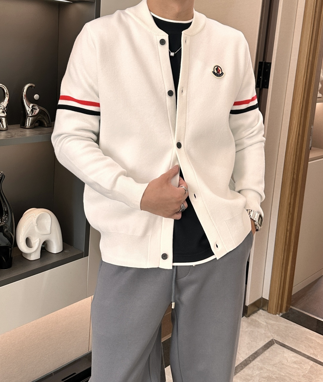 蒙口 新款开衫针织毛衣！经典永不过时！外观简洁干净，秋日可以单穿，深冬最为内搭！定制进口高支数羊毛混纺面