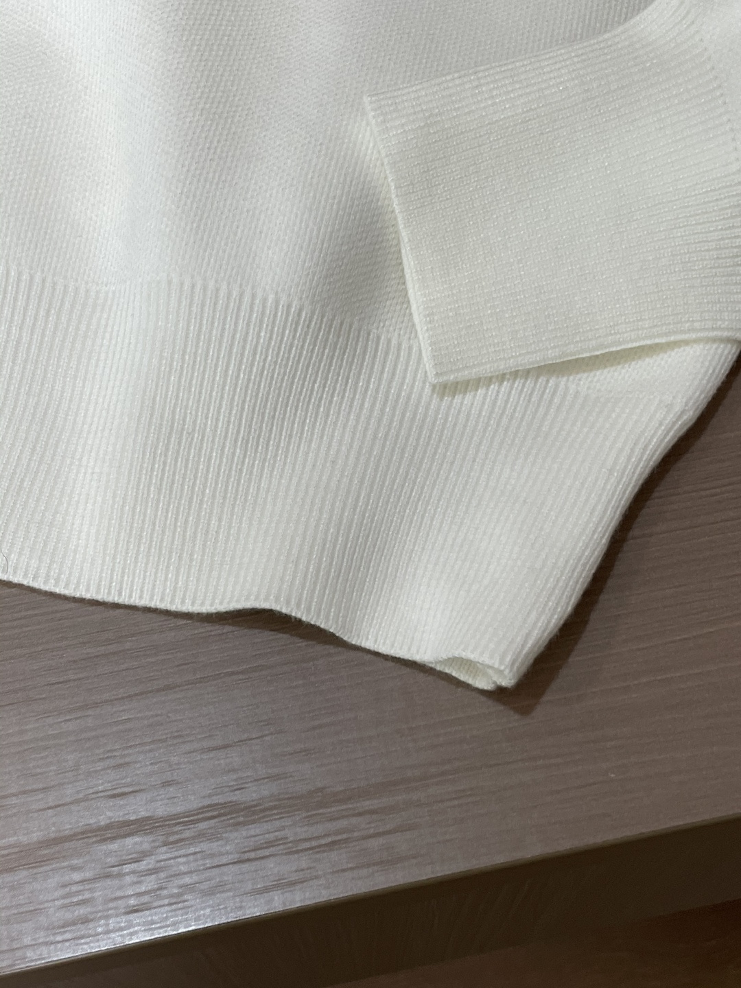 蒙口 新款开衫针织毛衣！经典永不过时！外观简洁干净，秋日可以单穿，深冬最为内搭！定制进口高支数羊毛混纺面