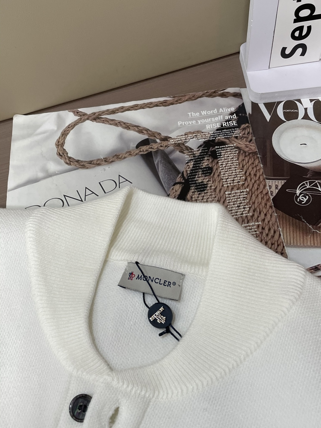 蒙口 新款开衫针织毛衣！经典永不过时！外观简洁干净，秋日可以单穿，深冬最为内搭！定制进口高支数羊毛混纺面