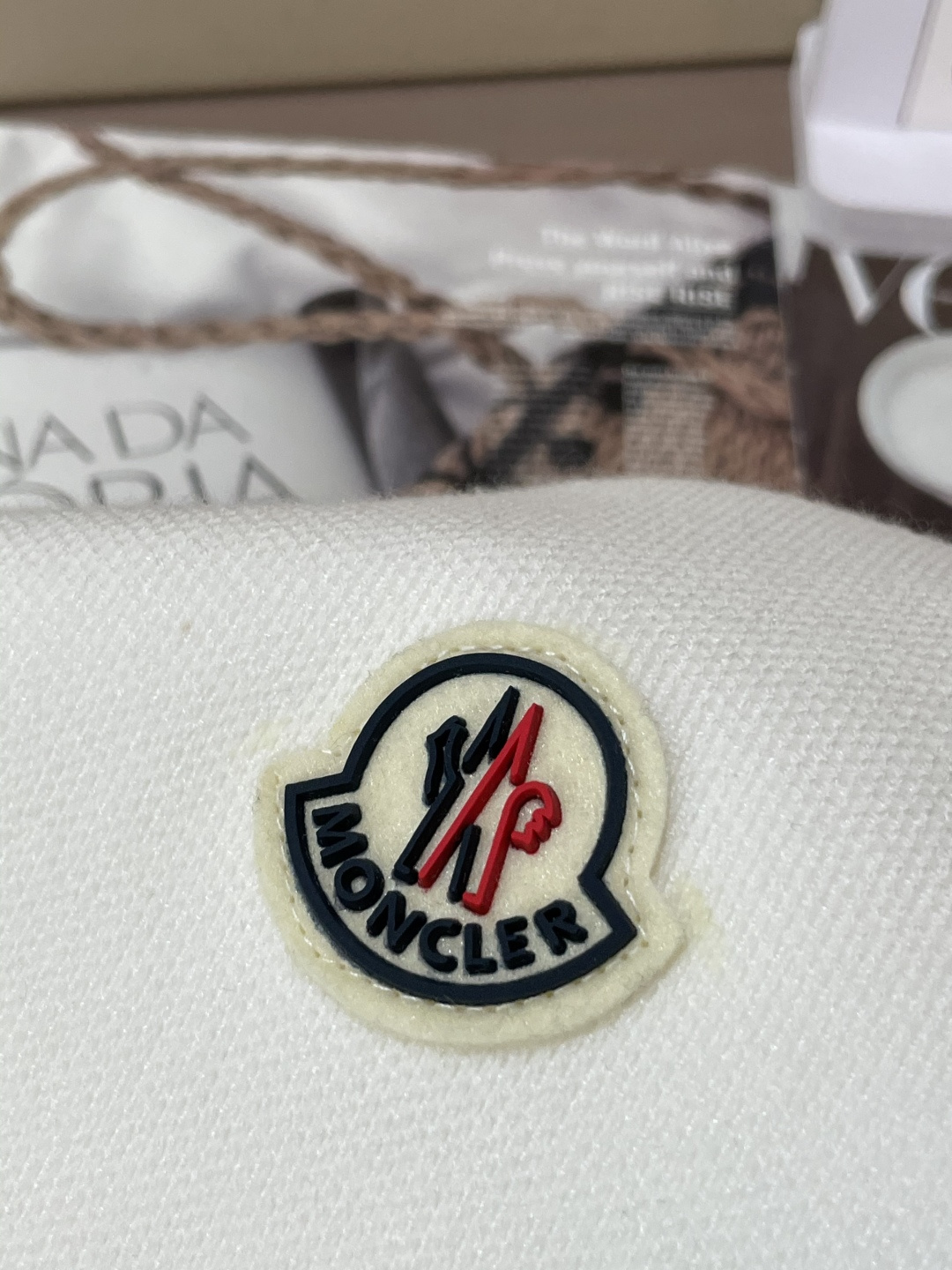 蒙口 新款开衫针织毛衣！经典永不过时！外观简洁干净，秋日可以单穿，深冬最为内搭！定制进口高支数羊毛混纺面