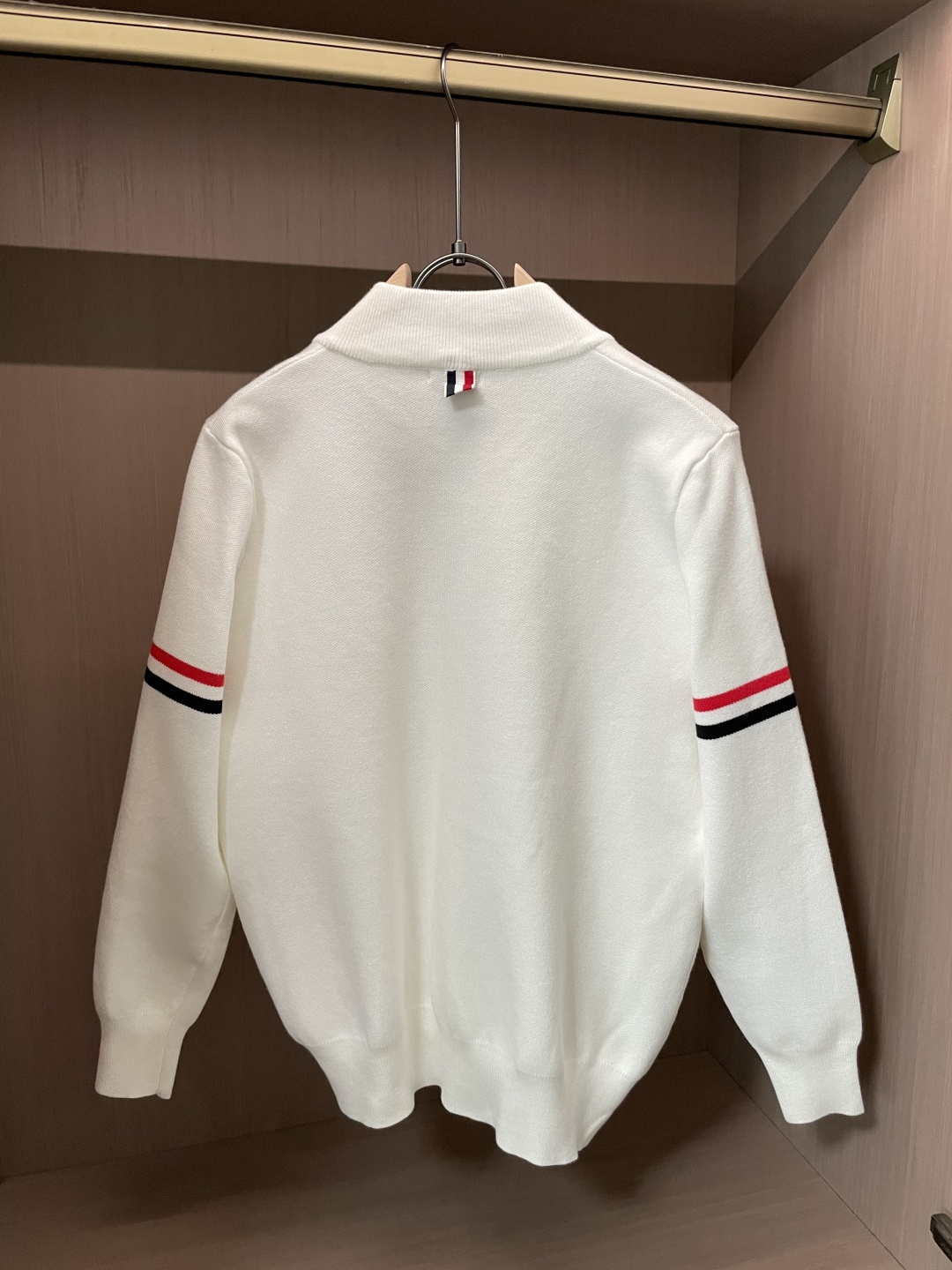 蒙口 新款开衫针织毛衣！经典永不过时！外观简洁干净，秋日可以单穿，深冬最为内搭！定制进口高支数羊毛混纺面