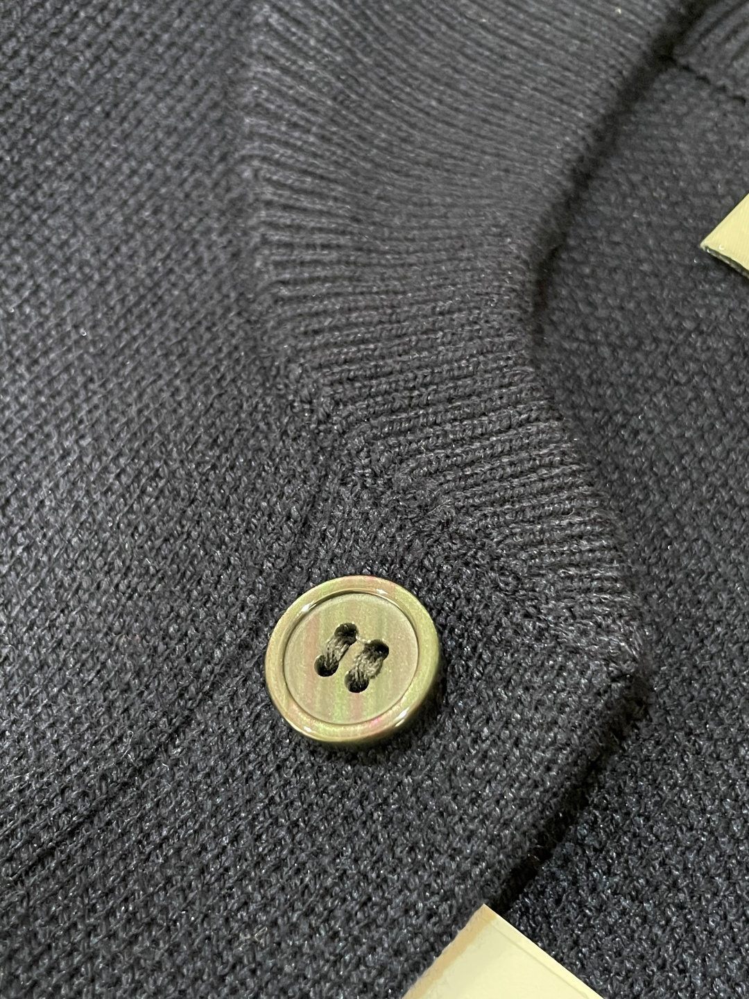 蒙口 新款开衫针织毛衣！经典永不过时！外观简洁干净，秋日可以单穿，深冬最为内搭！定制进口高支数羊毛混纺面