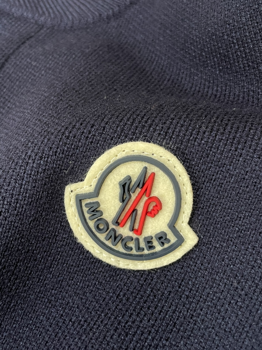 蒙口 新款开衫针织毛衣！经典永不过时！外观简洁干净，秋日可以单穿，深冬最为内搭！定制进口高支数羊毛混纺面