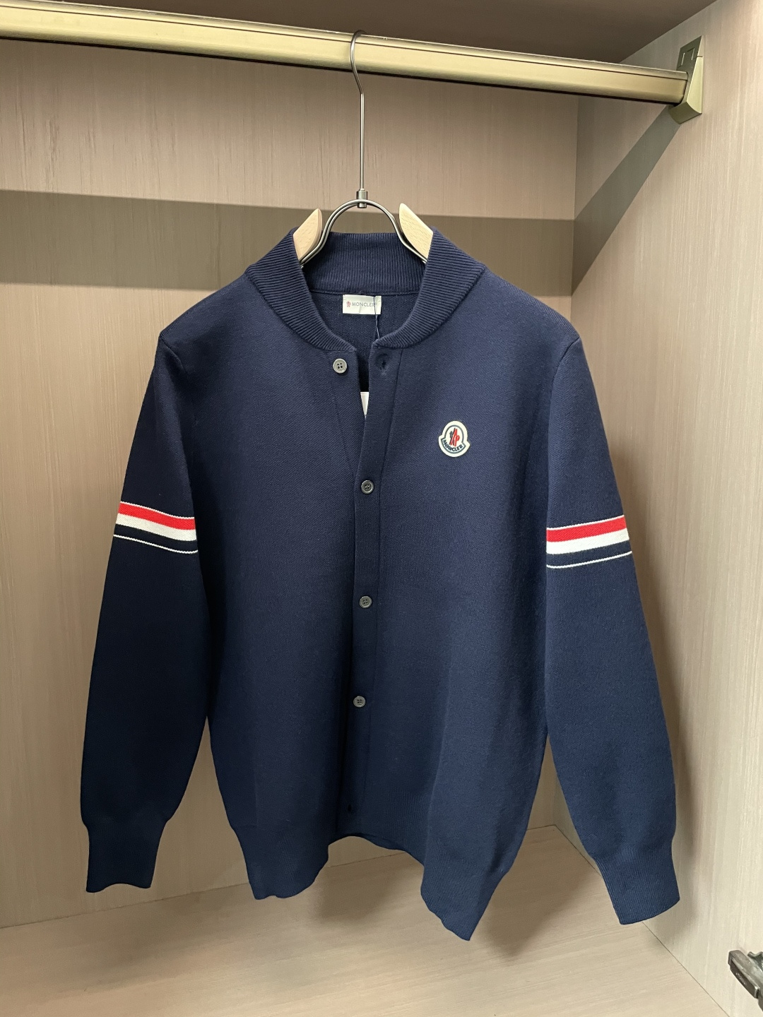 蒙口 新款开衫针织毛衣！经典永不过时！外观简洁干净，秋日可以单穿，深冬最为内搭！定制进口高支数羊毛混纺面