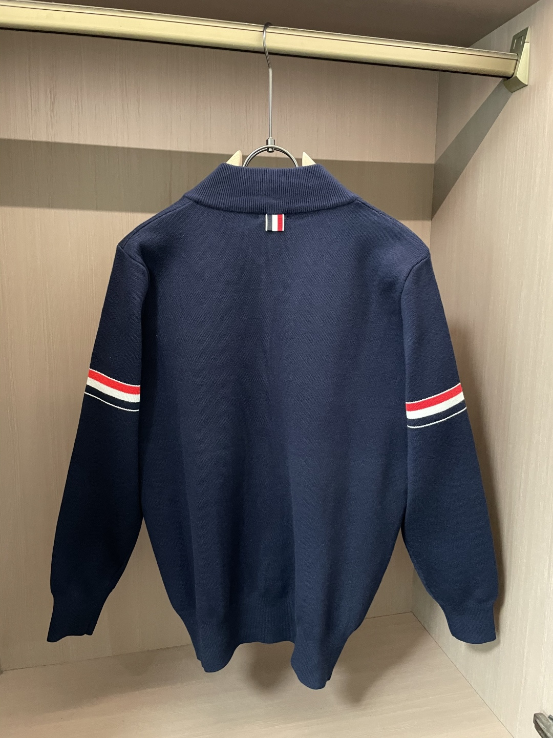 蒙口 新款开衫针织毛衣！经典永不过时！外观简洁干净，秋日可以单穿，深冬最为内搭！定制进口高支数羊毛混纺面