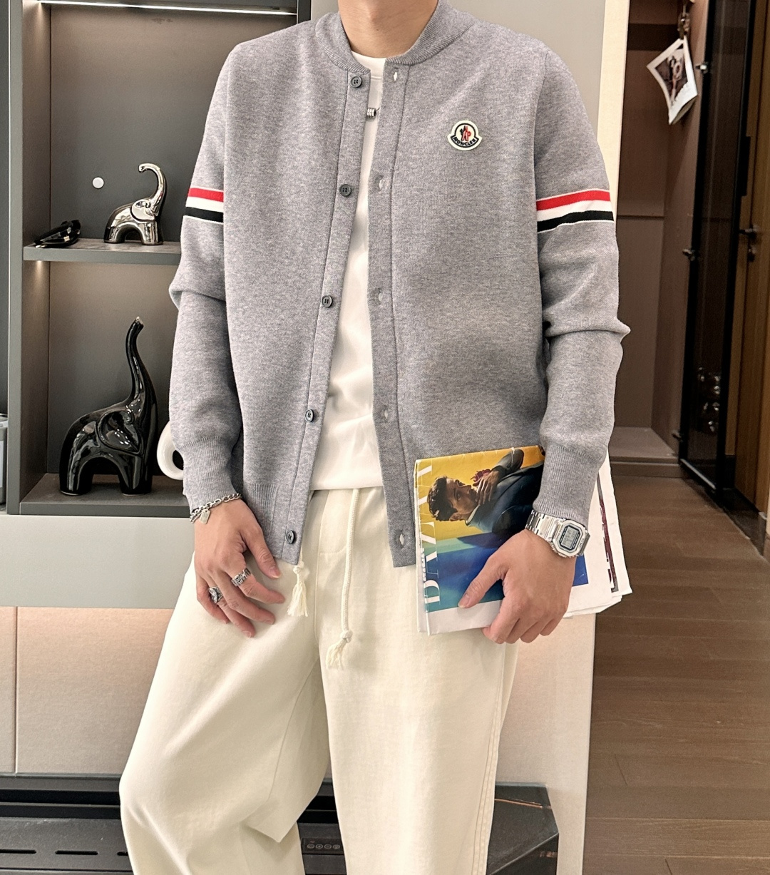 蒙口 新款开衫针织毛衣！经典永不过时！外观简洁干净，秋日可以单穿，深冬最为内搭！定制进口高支数羊毛混纺面