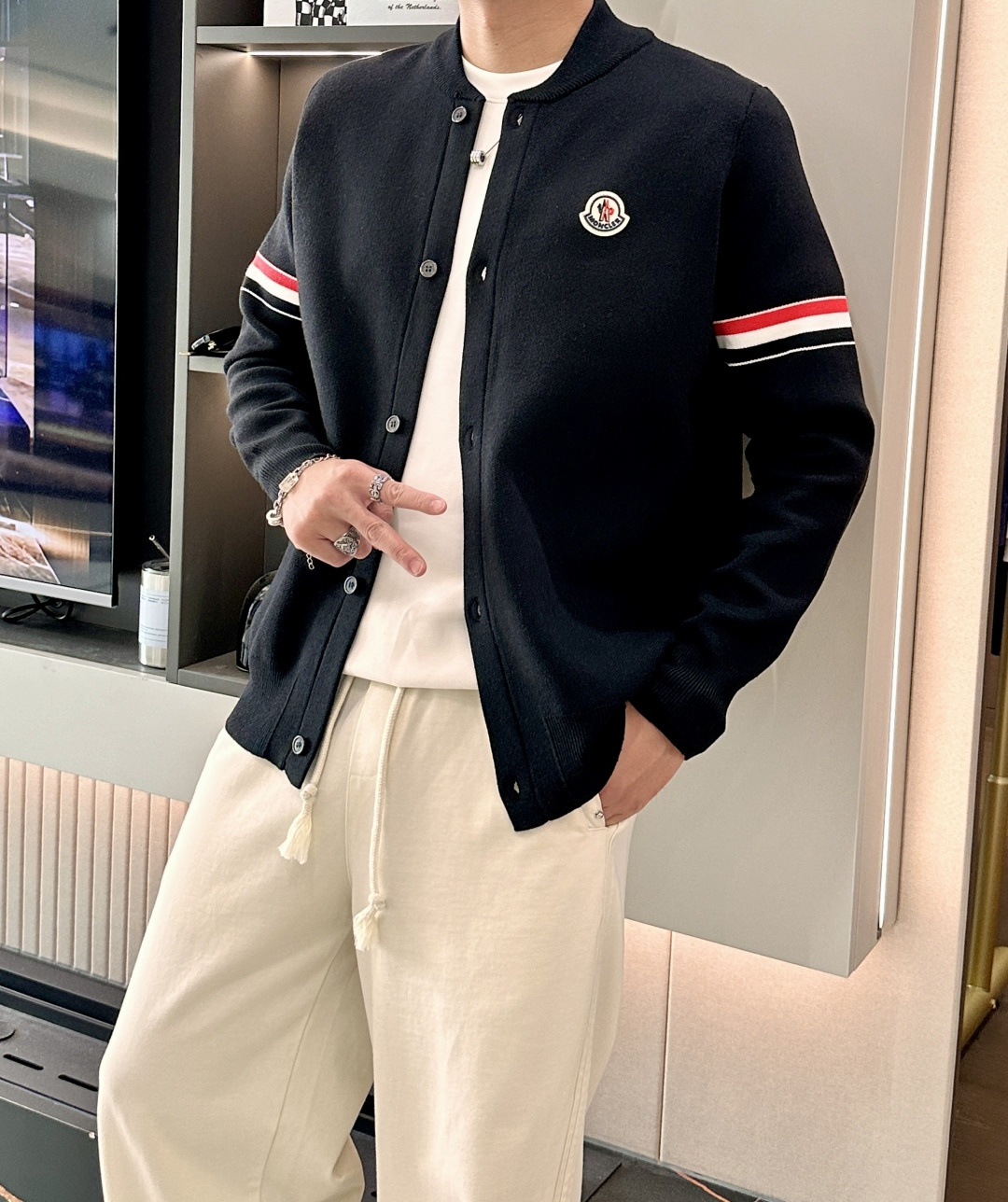 蒙口 新款开衫针织毛衣！经典永不过时！外观简洁干净，秋日可以单穿，深冬最为内搭！定制进口高支数羊毛混纺面