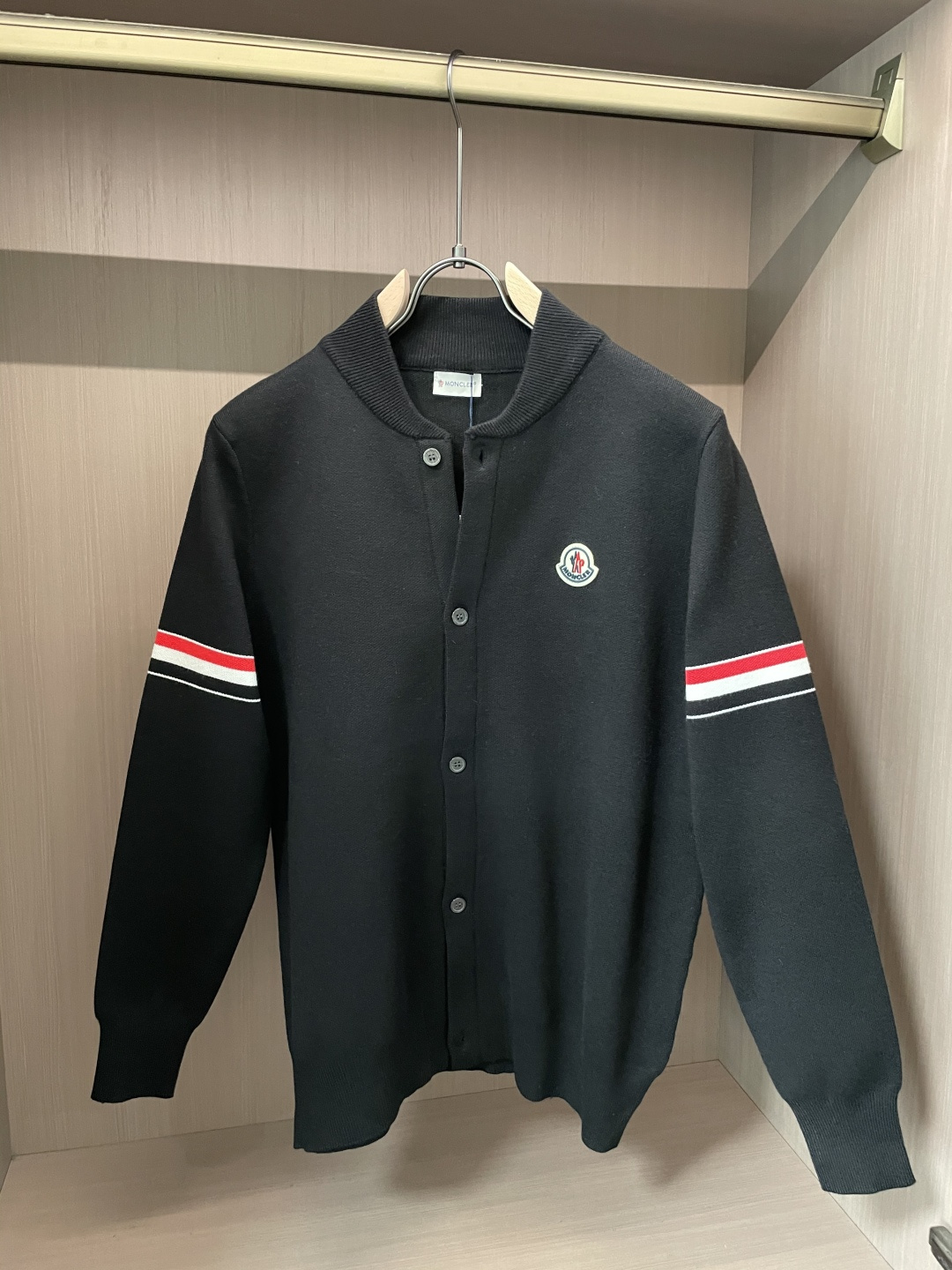 蒙口 新款开衫针织毛衣！经典永不过时！外观简洁干净，秋日可以单穿，深冬最为内搭！定制进口高支数羊毛混纺面