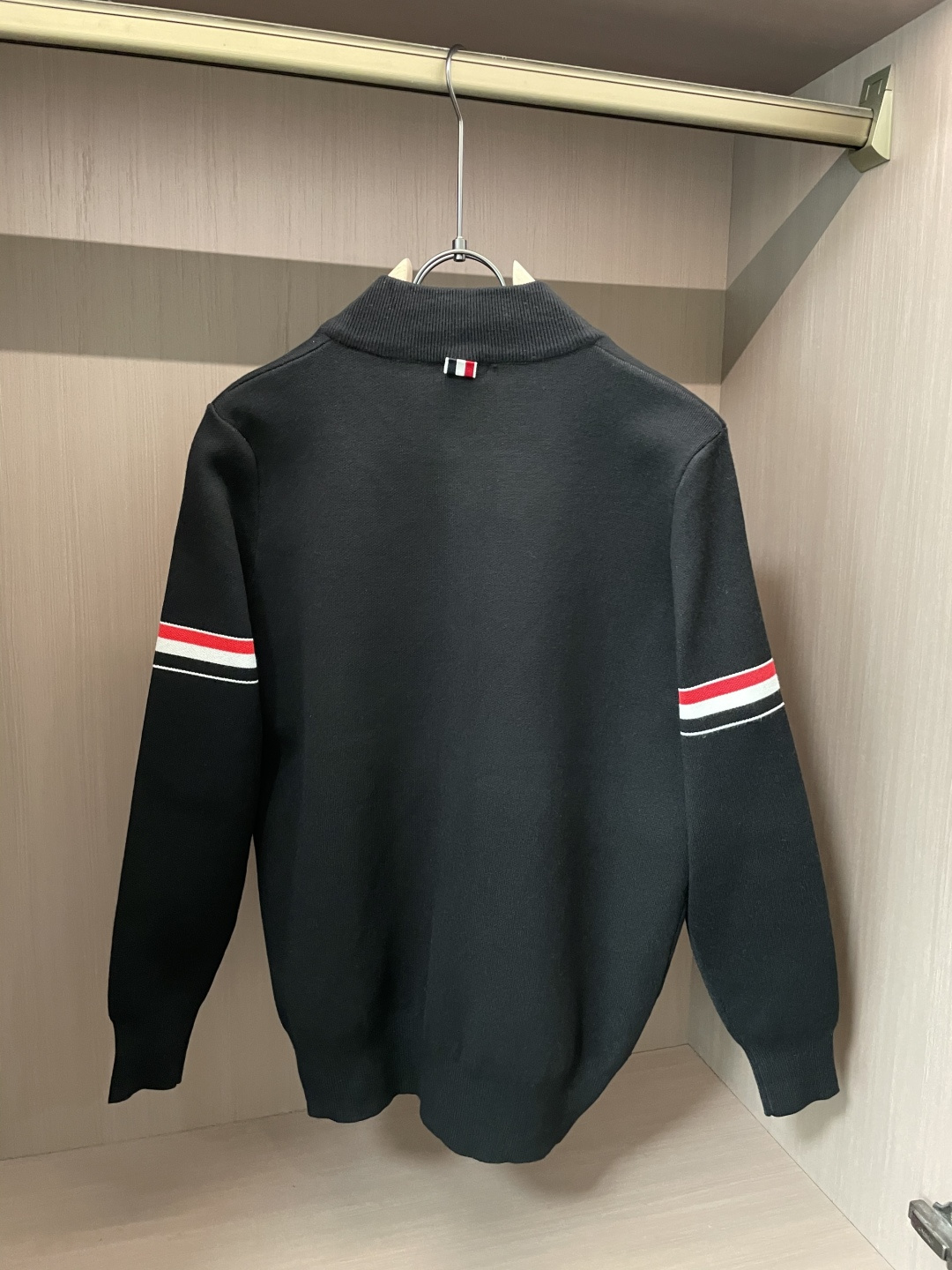 蒙口 新款开衫针织毛衣！经典永不过时！外观简洁干净，秋日可以单穿，深冬最为内搭！定制进口高支数羊毛混纺面