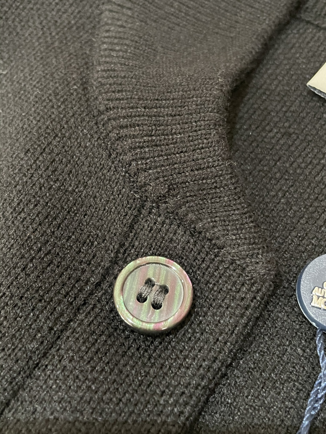 蒙口 新款开衫针织毛衣！经典永不过时！外观简洁干净，秋日可以单穿，深冬最为内搭！定制进口高支数羊毛混纺面