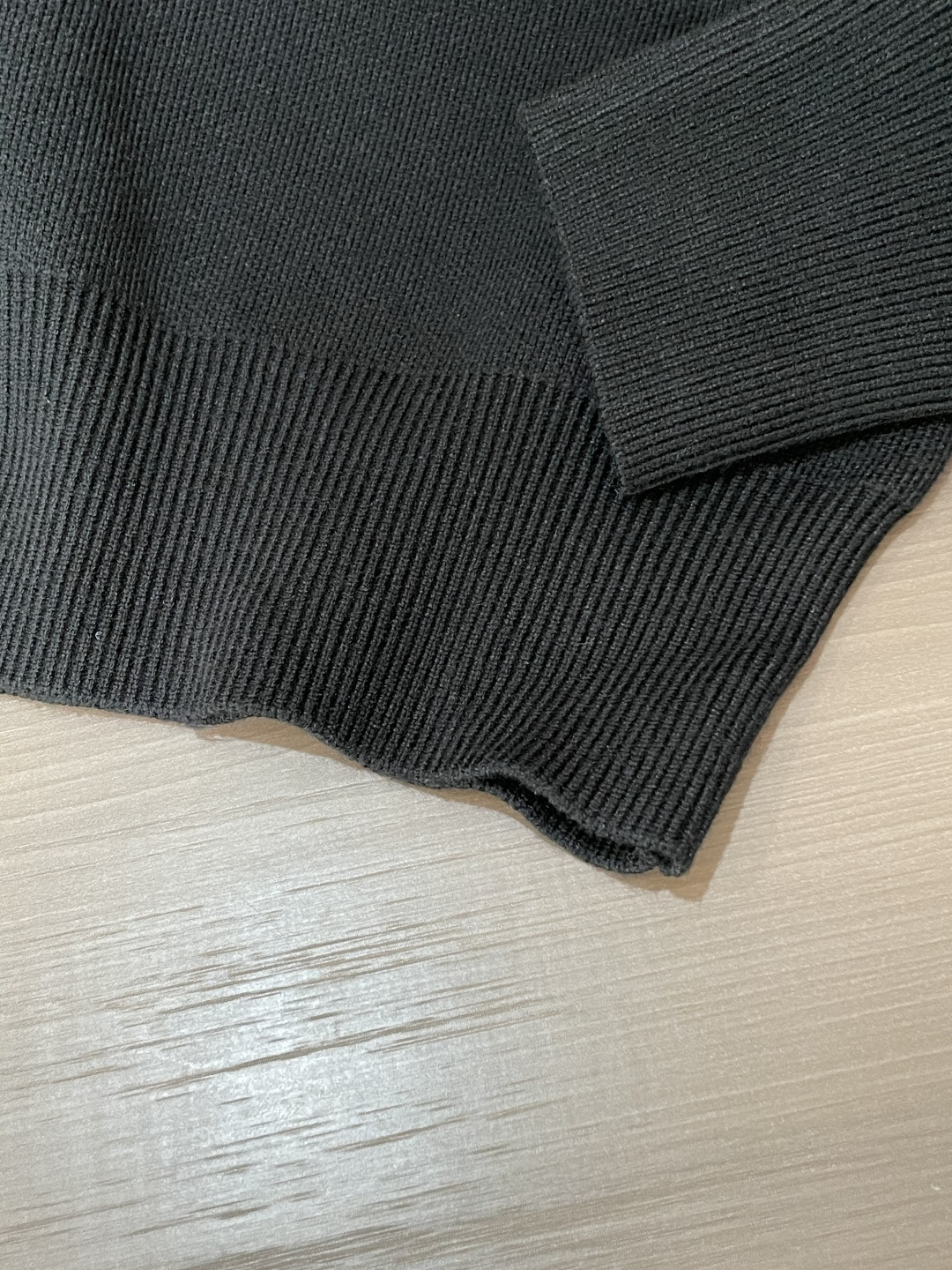 蒙口 新款开衫针织毛衣！经典永不过时！外观简洁干净，秋日可以单穿，深冬最为内搭！定制进口高支数羊毛混纺面