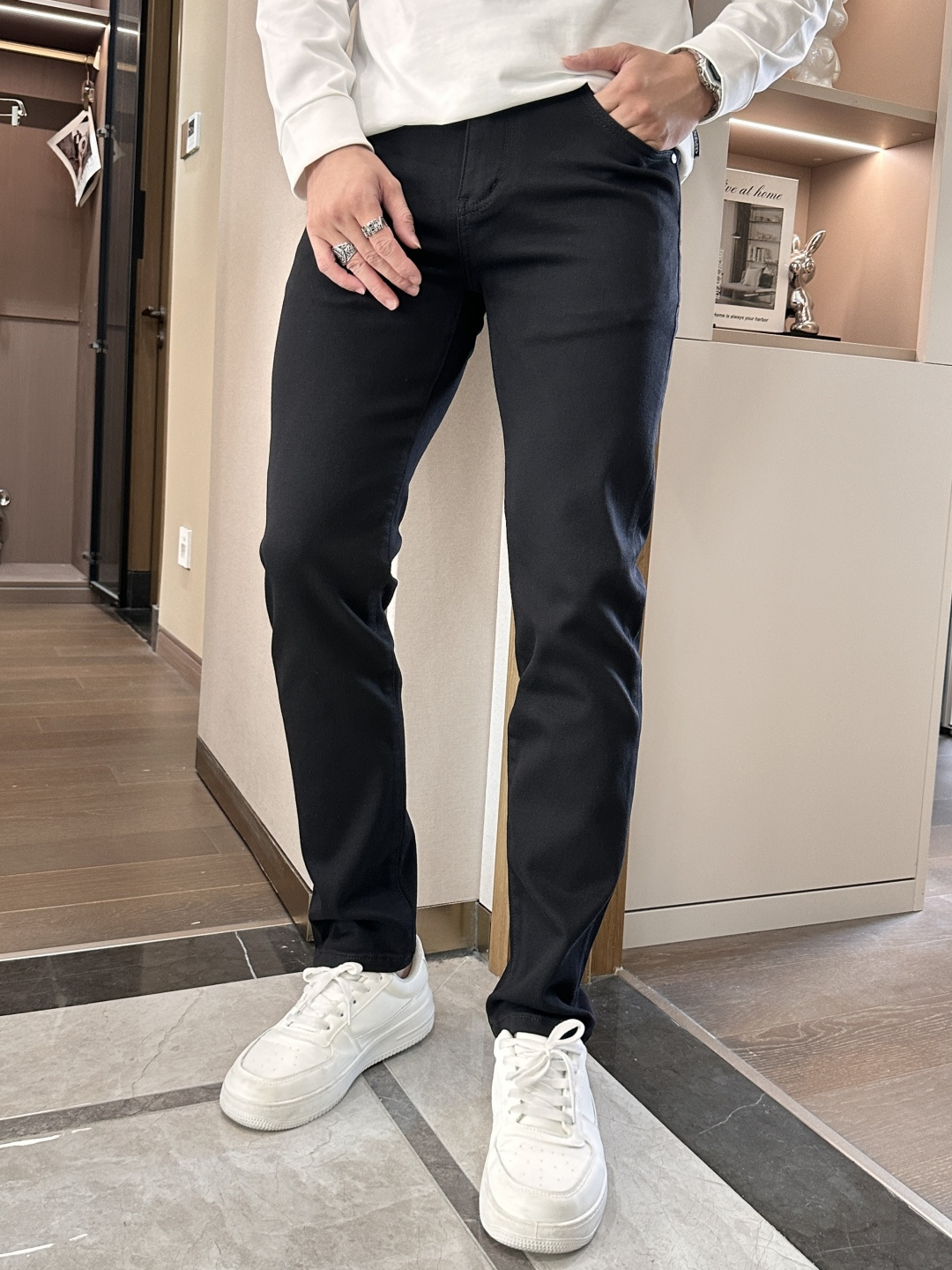 NO:537311,FD 2025 new model!  High-end customized slim-fit business straight jeans, original hardware accessories, a style that is fully suitable for daily business and leisure. The upper body effect is super positive, three-dimensional slim-fit buttocks are lifted, and the leg lines are fully demonstrated, including Tennis special cotton fabric!  It belongs to the type of woven cotton!  The texture is firm and delicate, the upper body is very comfortable and stylish, and it is extremely practical and versatile, which is very worth buying!  Requested recommendations from old customers!  !  Size 29-38, jeans,alexander wang19860909FD 2025新款！高端订制修身商务直筒牛仔裤 原版五金辅料 日常商务休闲都完全适用的款,上身效果超正,立体修身提臀,腿部线条完全得到彰显,含天丝特殊棉面料！属于色织棉的类型！纹理紧致细腻,上身非常舒适有型,而且极为实穿百搭,非常值得入手！老客户必收推荐！！ 尺码29-38,,jeans,alexander wang,Men's clothing