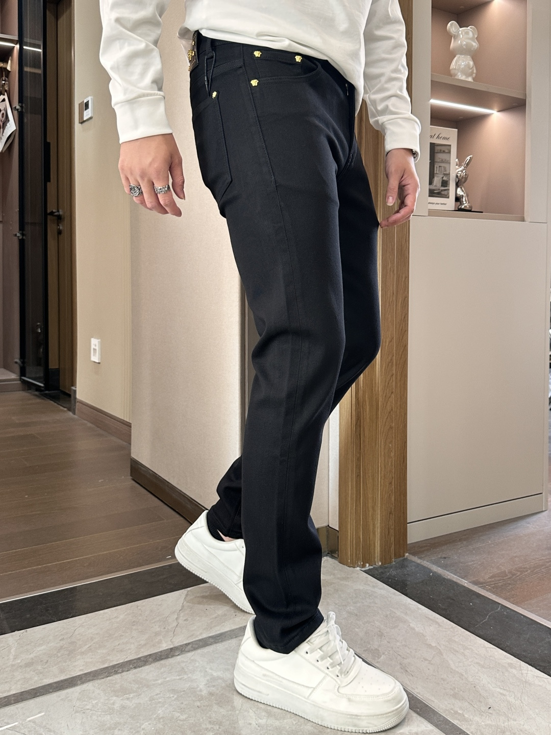 范思哲 2025新款！高端订制修身商务直筒牛仔裤 原版五金辅料 日常商务休闲都完全适用的款，上身效果超正