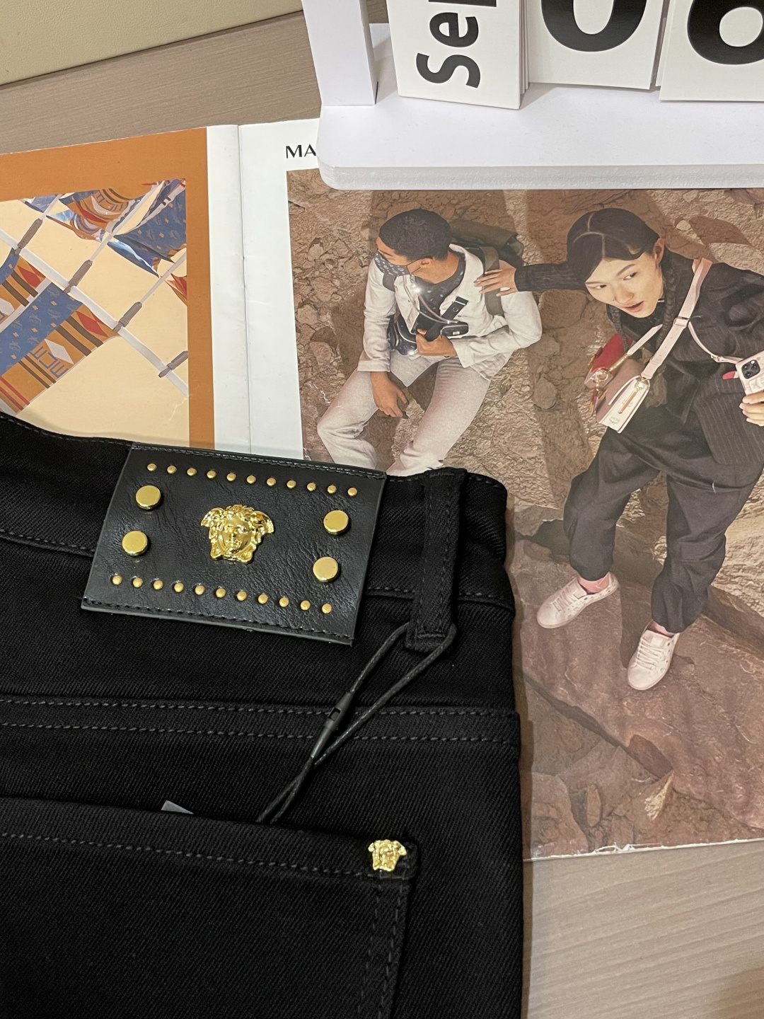 范思哲 2025新款！高端订制修身商务直筒牛仔裤 原版五金辅料 日常商务休闲都完全适用的款，上身效果超正