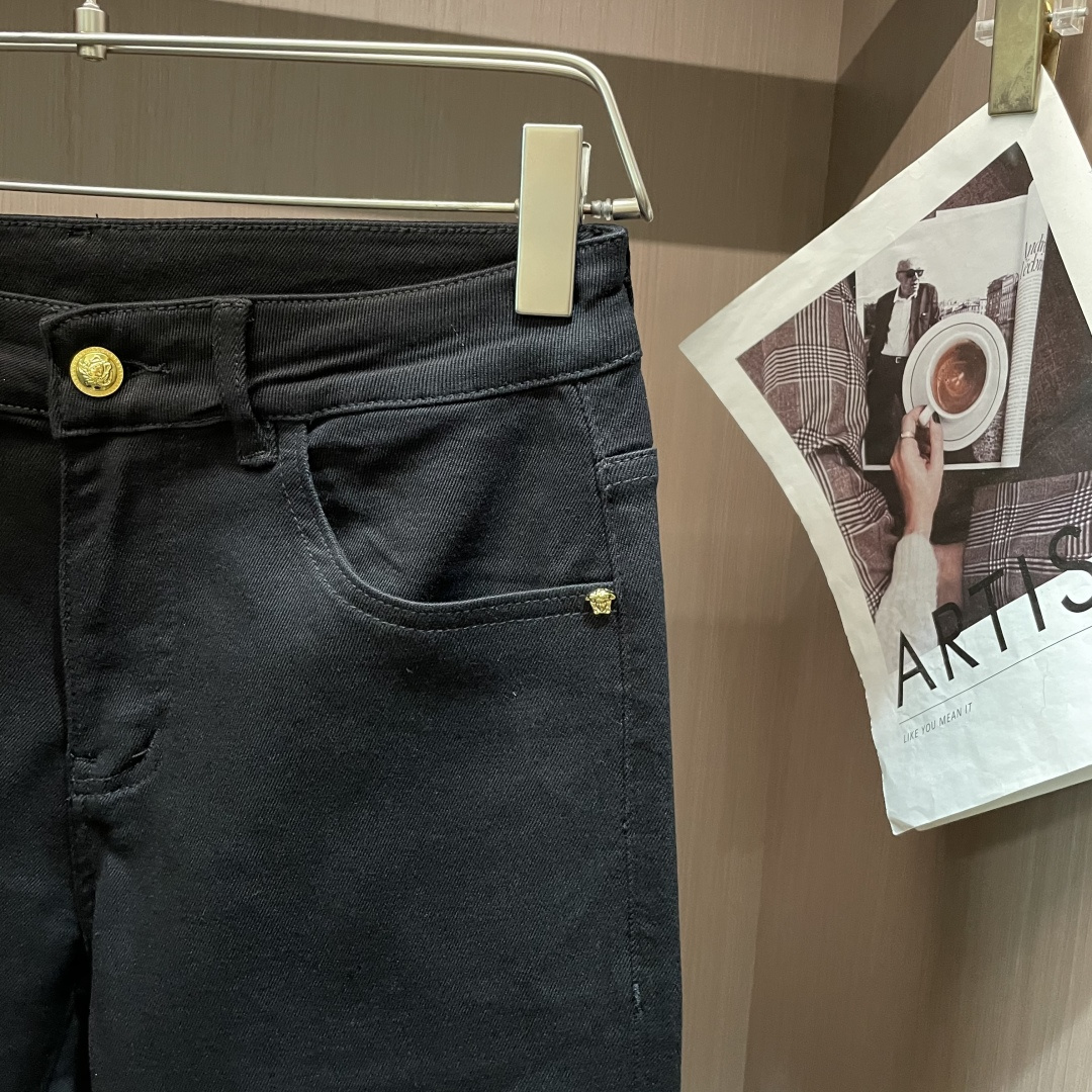 范思哲 2025新款！高端订制修身商务直筒牛仔裤 原版五金辅料 日常商务休闲都完全适用的款，上身效果超正