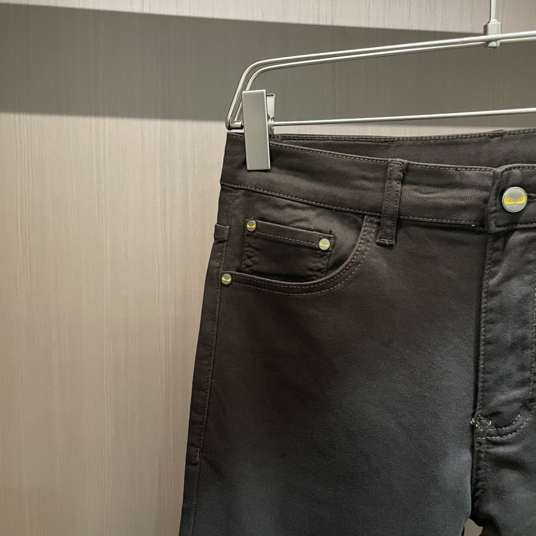 FD 2025新款！高端订制修身商务直筒牛仔裤 原版五金辅料 日常商务休闲都完全适用的款，上身效果超正，