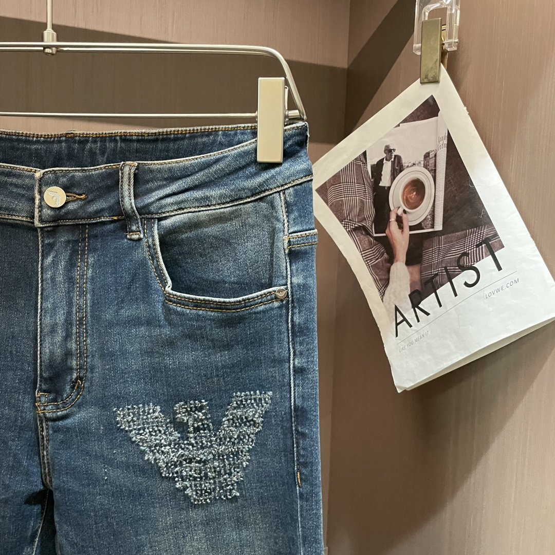 阿玛尼 2025新款！高端订制修身商务直筒牛仔裤 原版五金辅料 日常商务休闲都完全适用的款，上身效果超正