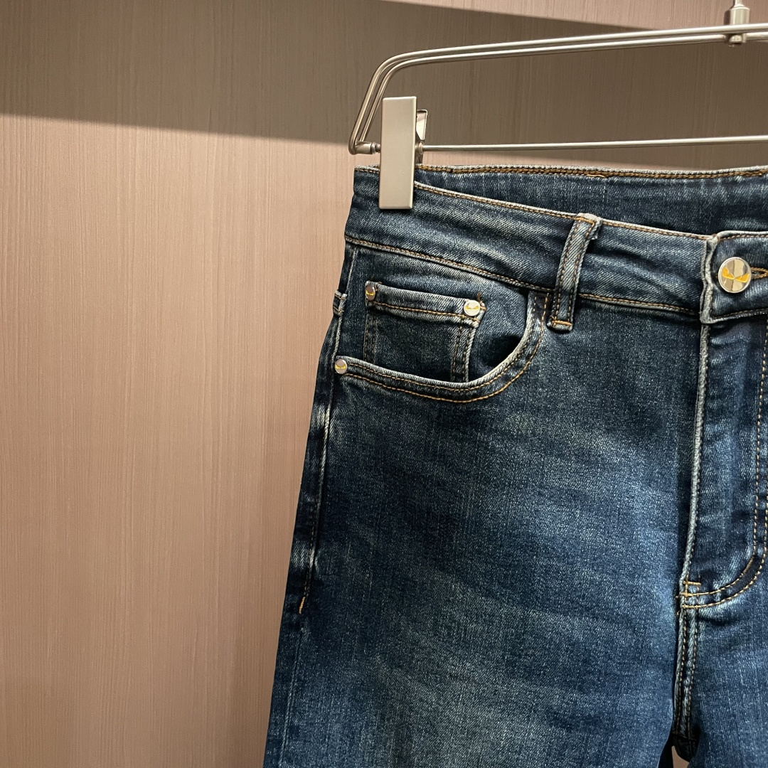 FD 2025新款！高端订制修身商务直筒牛仔裤 原版五金辅料 日常商务休闲都完全适用的款，上身效果超正，