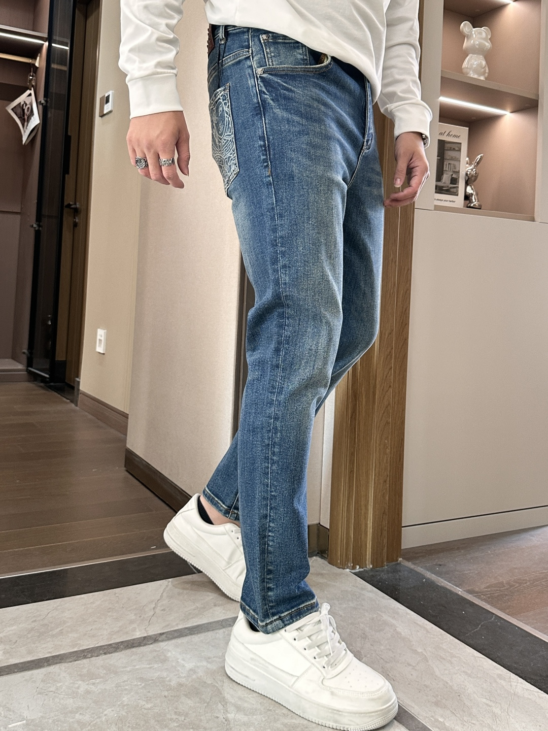 范思哲 2025新款！高端订制修身商务直筒牛仔裤 原版五金辅料 日常商务休闲都完全适用的款，上身效果超正
