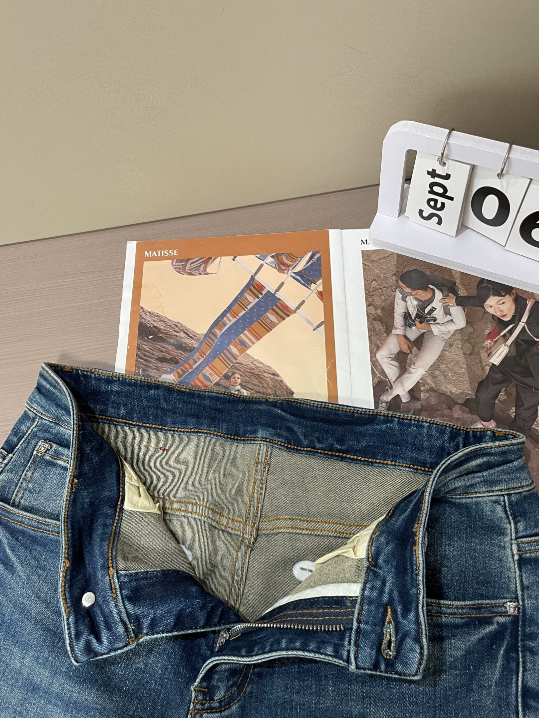 范思哲 2025新款！高端订制修身商务直筒牛仔裤 原版五金辅料 日常商务休闲都完全适用的款，上身效果超正