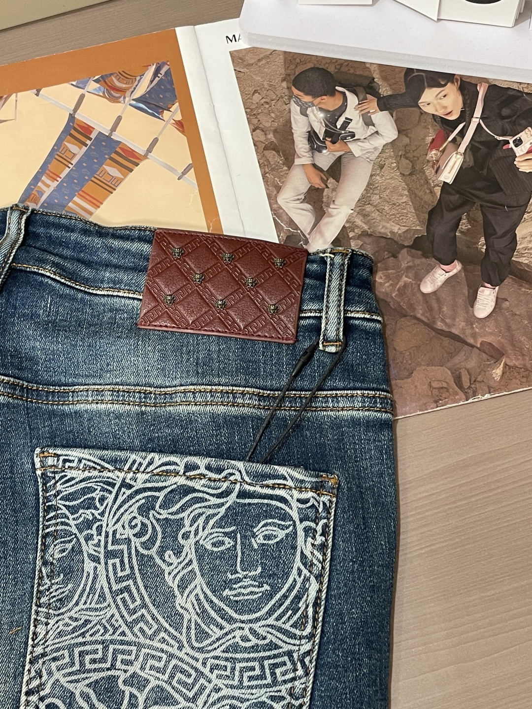 范思哲 2025新款！高端订制修身商务直筒牛仔裤 原版五金辅料 日常商务休闲都完全适用的款，上身效果超正