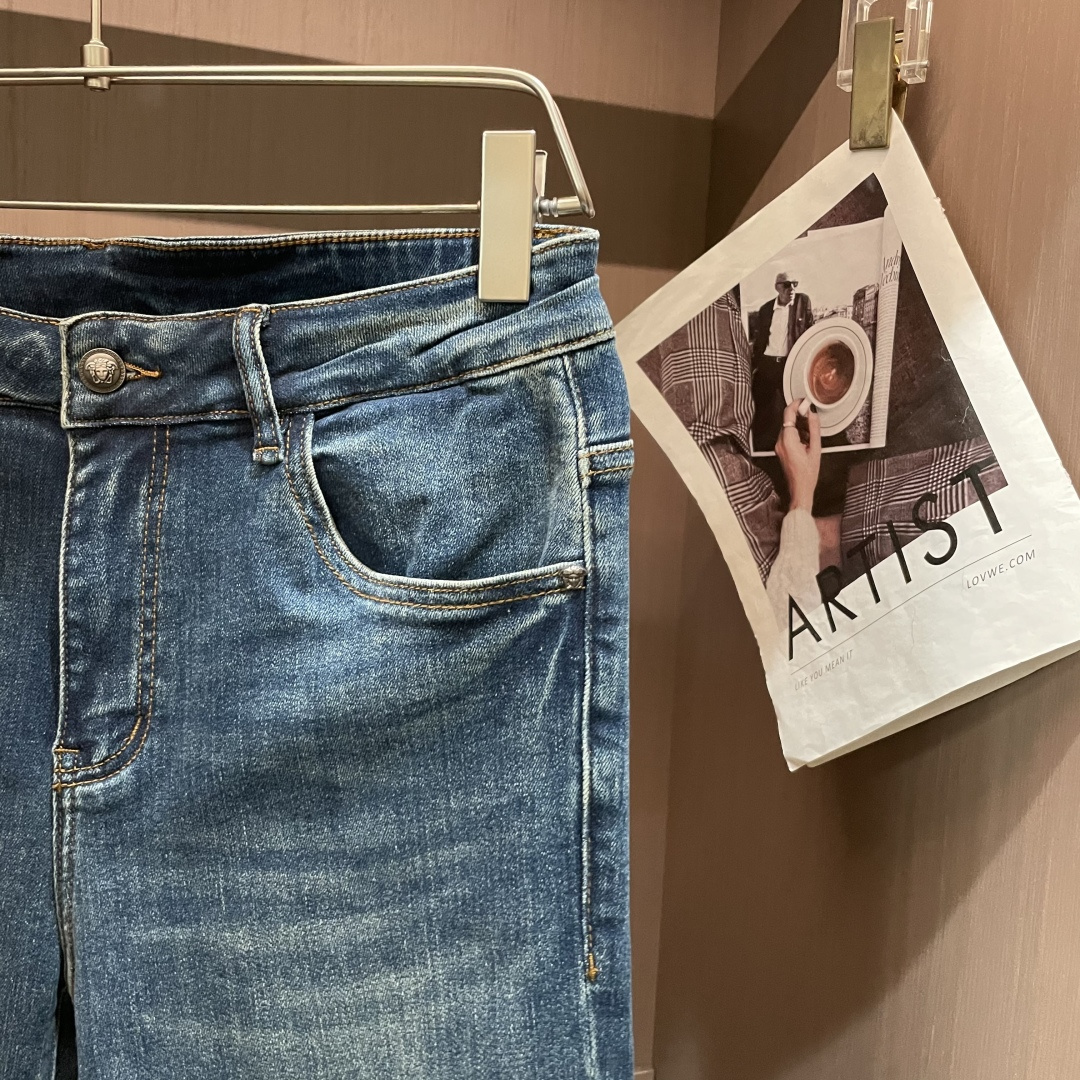 范思哲 2025新款！高端订制修身商务直筒牛仔裤 原版五金辅料 日常商务休闲都完全适用的款，上身效果超正