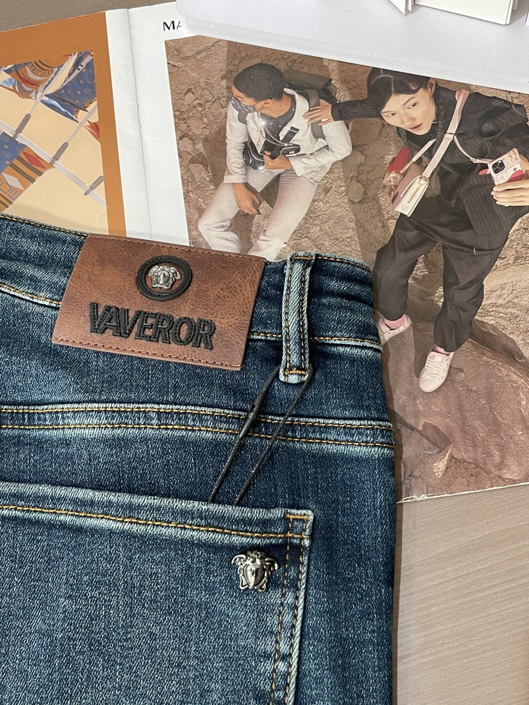 范思哲 2025新款！高端订制修身商务直筒牛仔裤 原版五金辅料 日常商务休闲都完全适用的款，上身效果超正