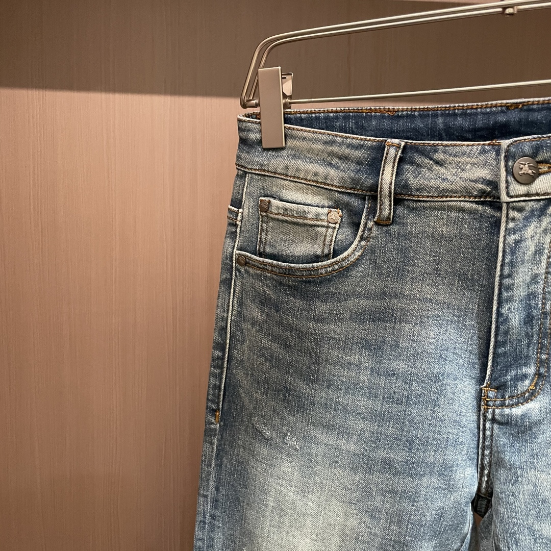 Bur 2025新款！高端订制修身商务直筒牛仔裤 原版五金辅料 日常商务休闲都完全适用的款，上身效果超正