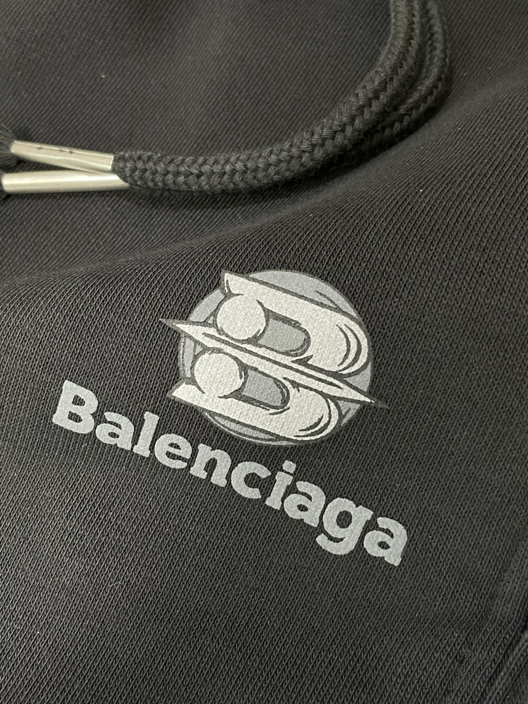 巴黎世家 2025秋冬最新休闲裤 潮人必备 版型超赞，能很好的修复各种腿型，非常个性！柔软排汗，舒适度极