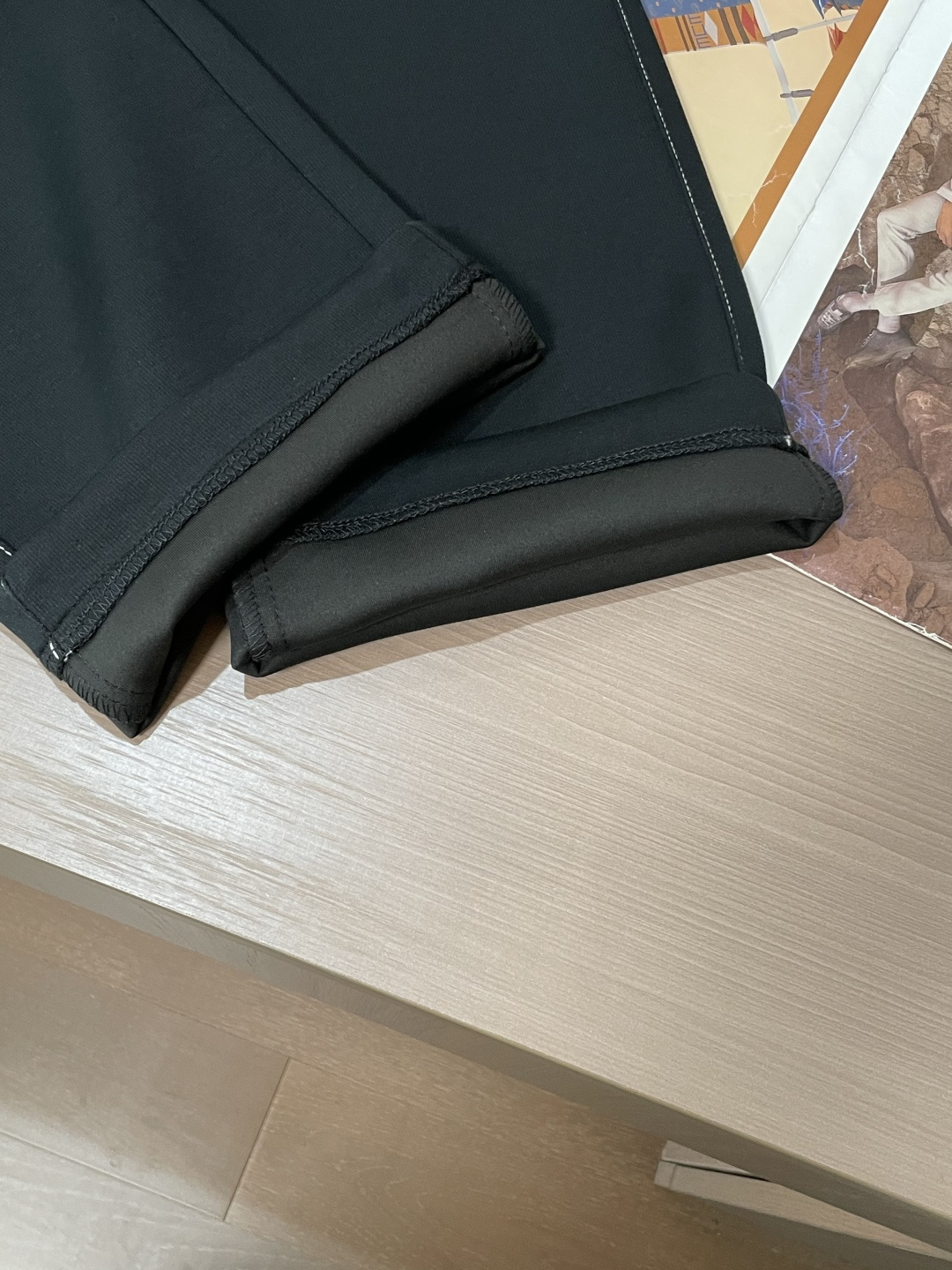 Prad 2025秋冬最新休闲裤 潮人必备 版型超赞，能很好的修复各种腿型，非常个性！柔软排汗，舒适度极