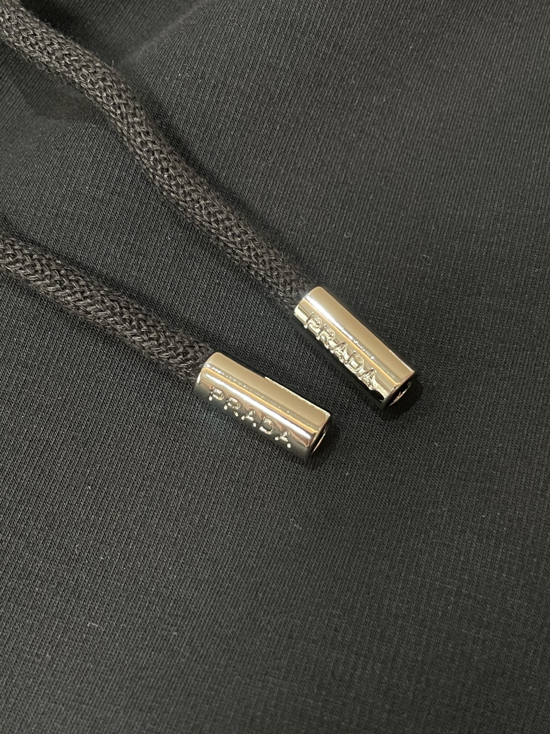 Prad 2025秋冬最新休闲裤 潮人必备 版型超赞，能很好的修复各种腿型，非常个性！柔软排汗，舒适度极