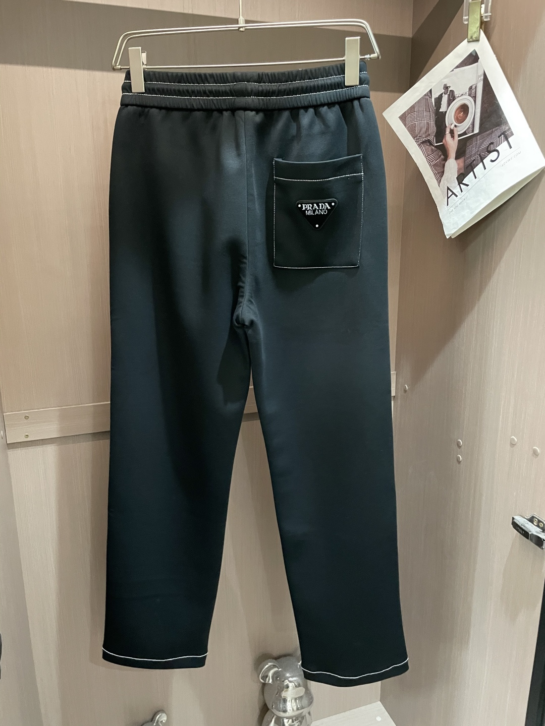 Prad 2025秋冬最新休闲裤 潮人必备 版型超赞，能很好的修复各种腿型，非常个性！柔软排汗，舒适度极